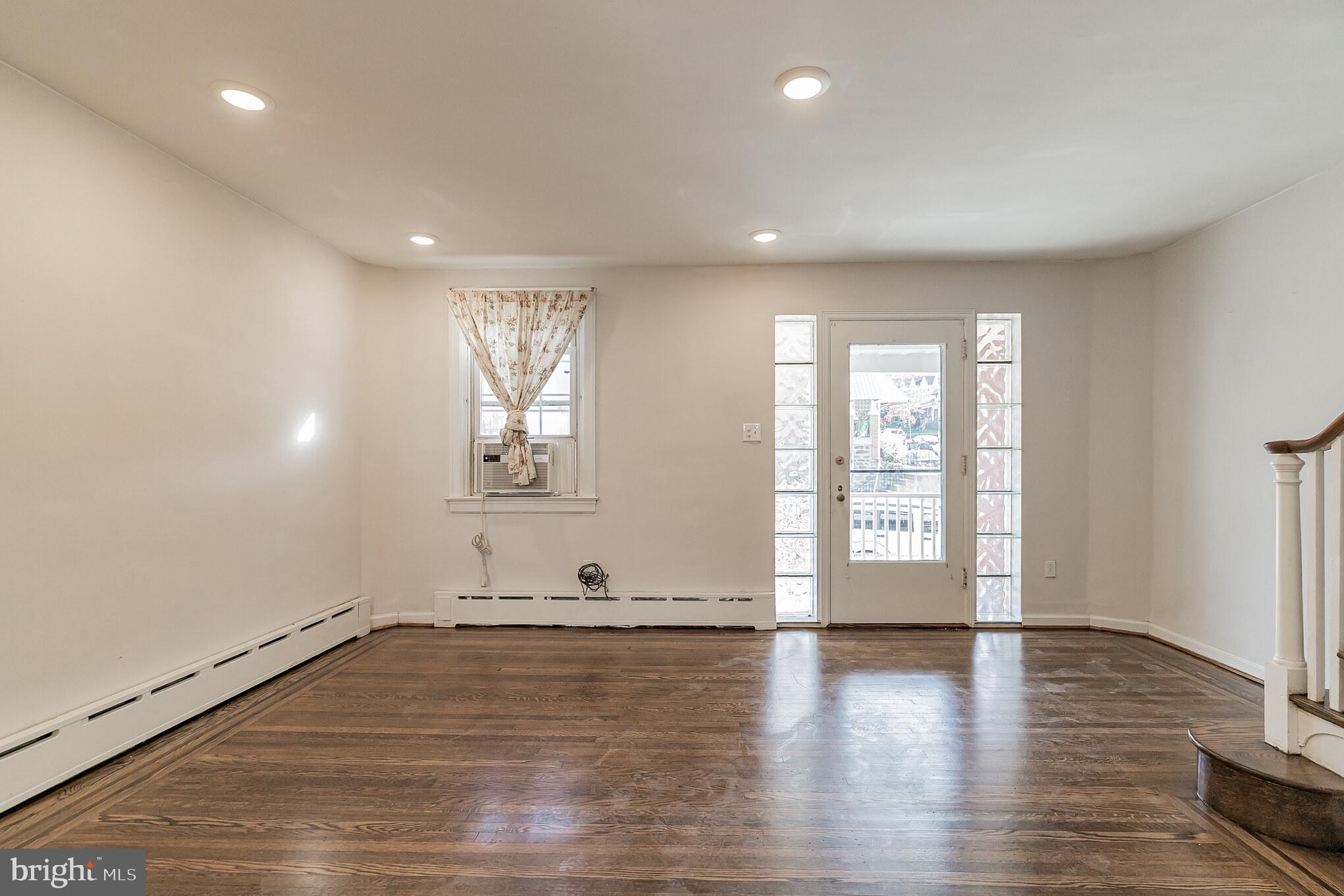 ROXBOROUGH - Residential