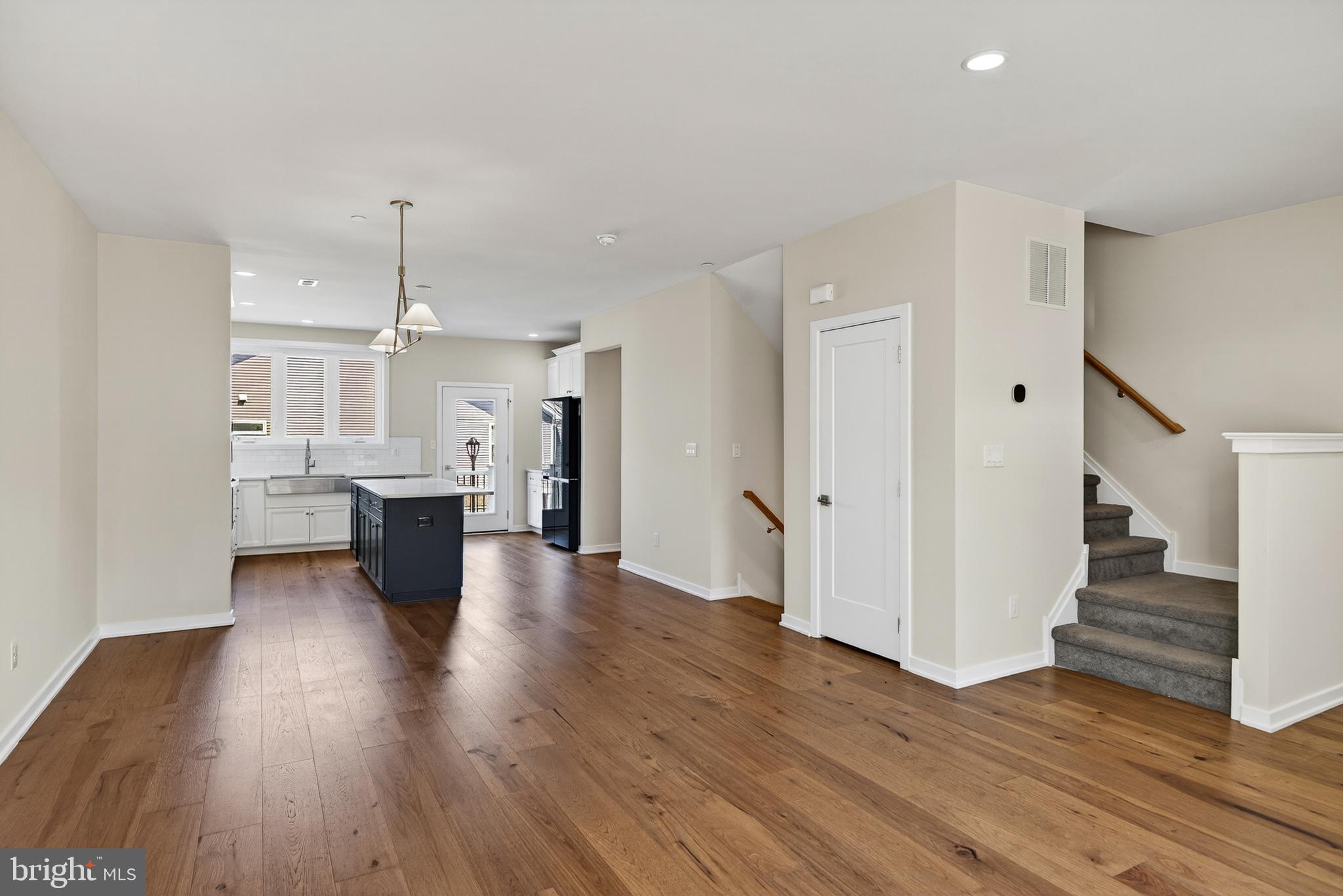 512 HOOPES LANE