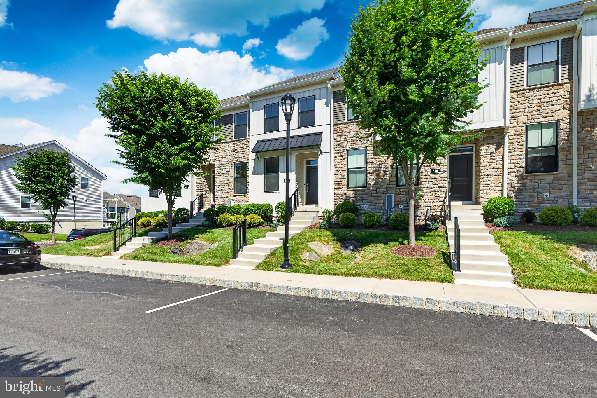 512 HOOPES LANE
