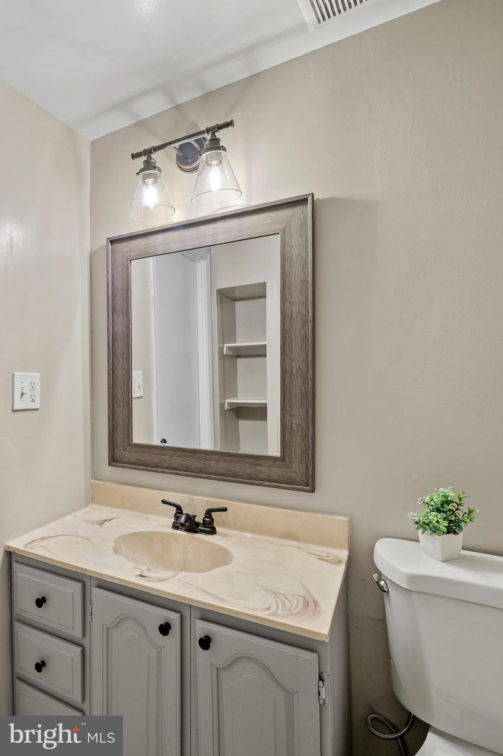 CEDARHURST - Residential