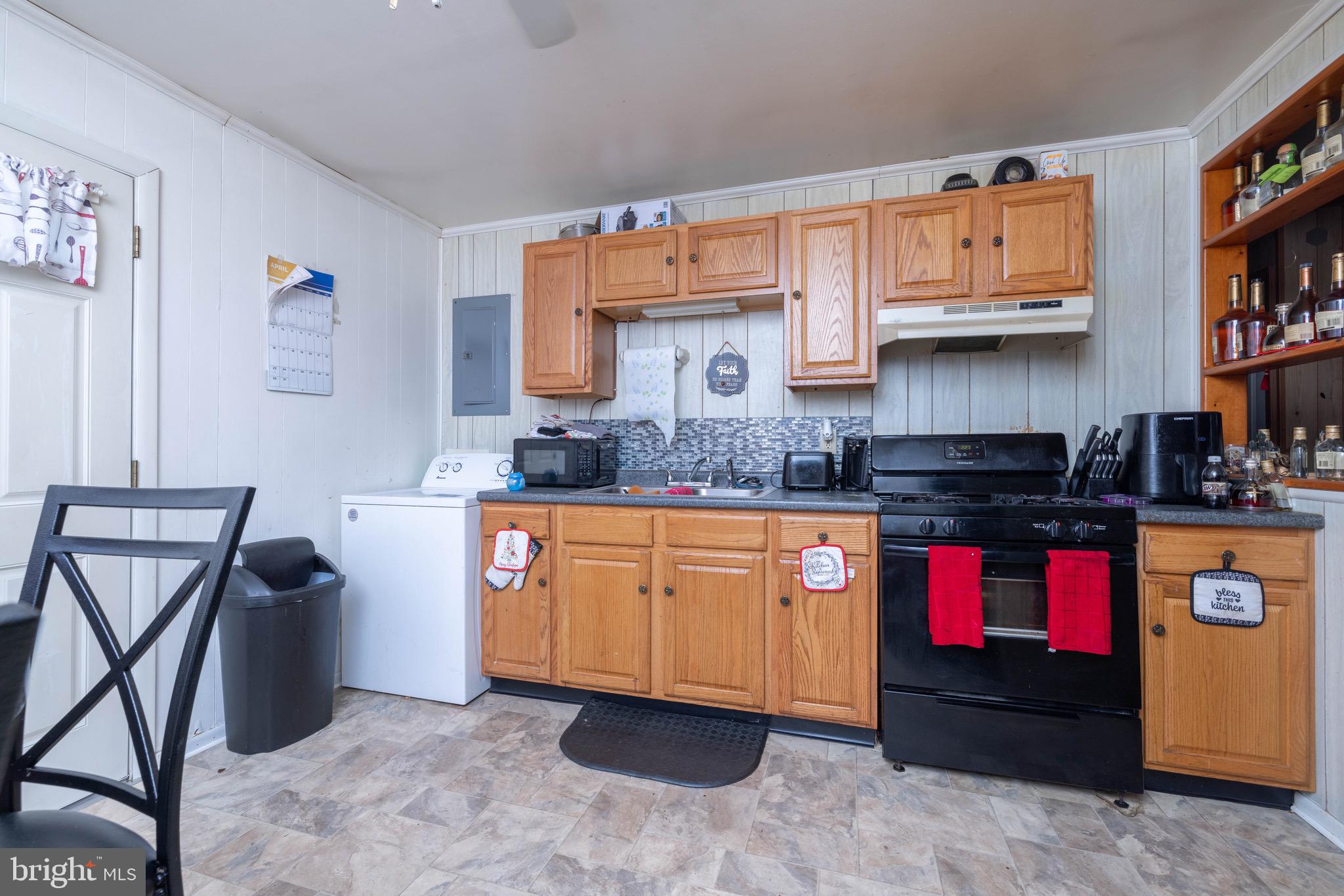 HOLLINGSWORTH MANOR - Residential