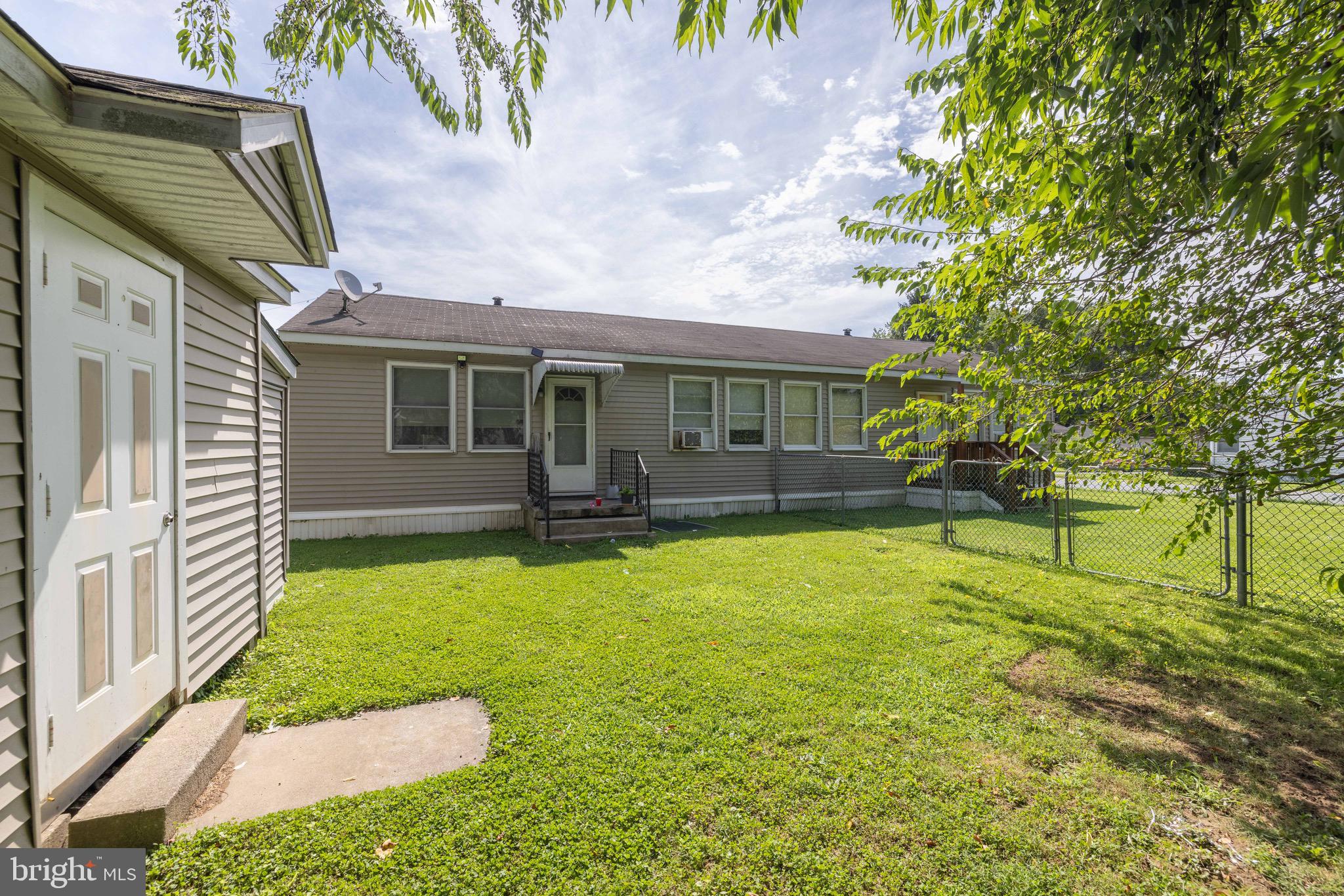 HOLLINGSWORTH MANOR - Residential