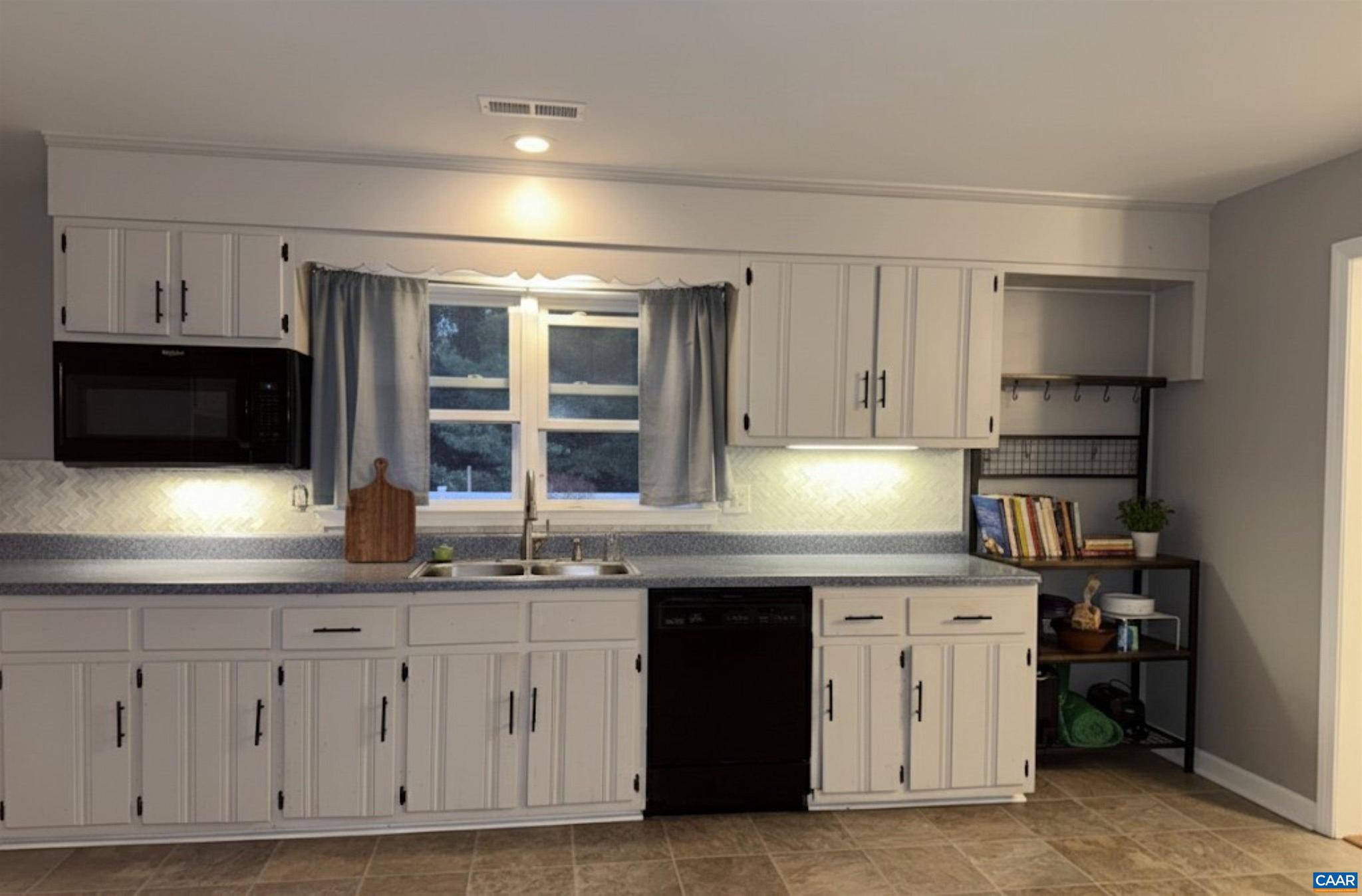 138 TINKLING SPRINGS RD