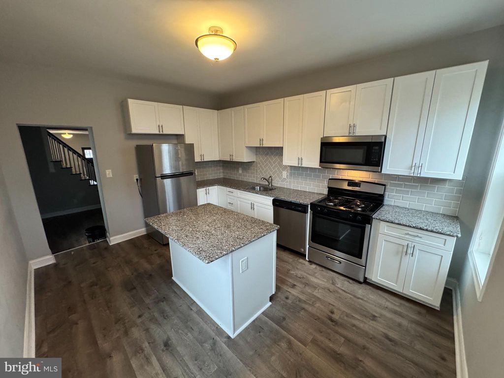 Photo of 302 E Elm Street, CONSHOHOCKEN, PA 19428 (MLS # PAMC2130784)