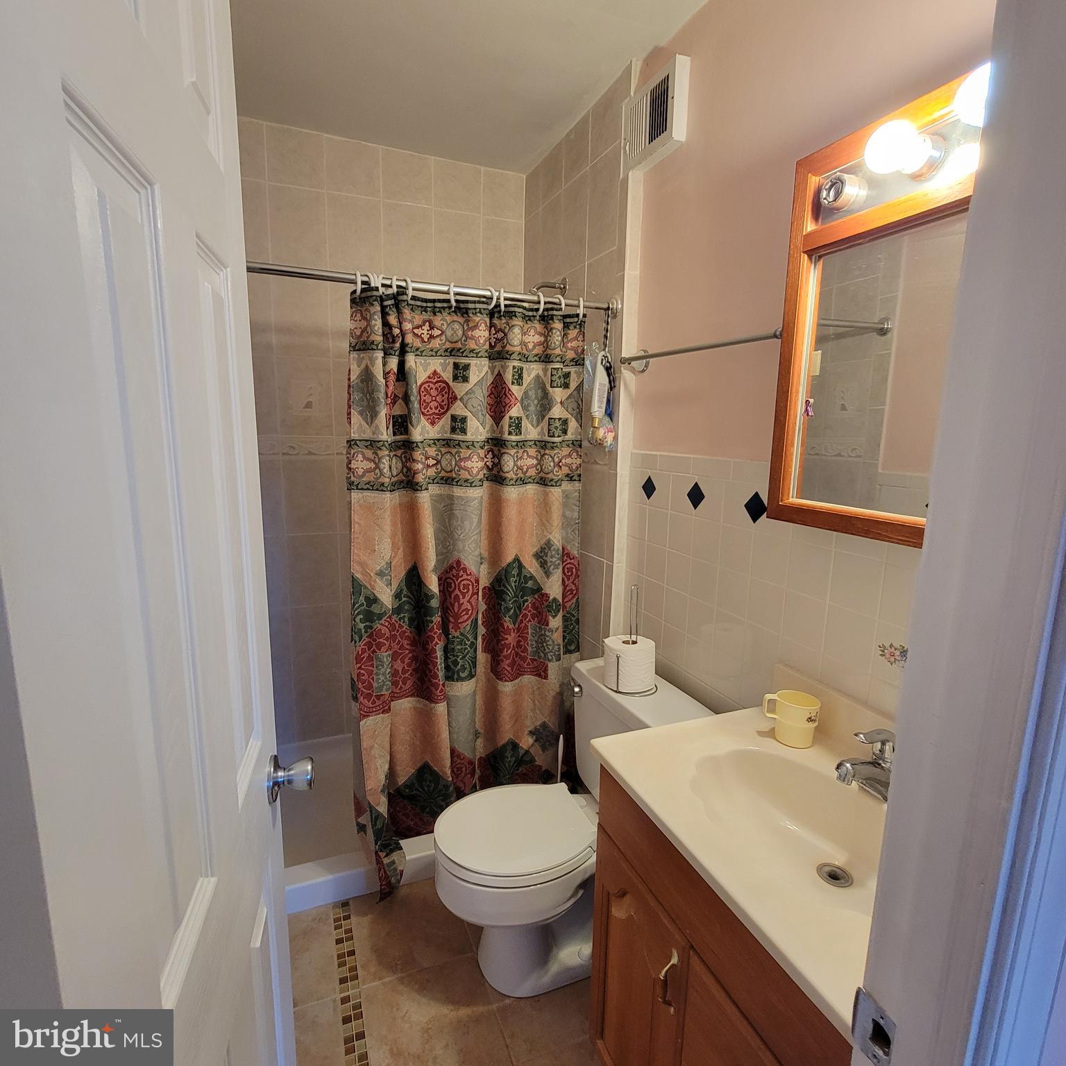 SOUTHGATE WOODS TOWNHOUSES - Residential