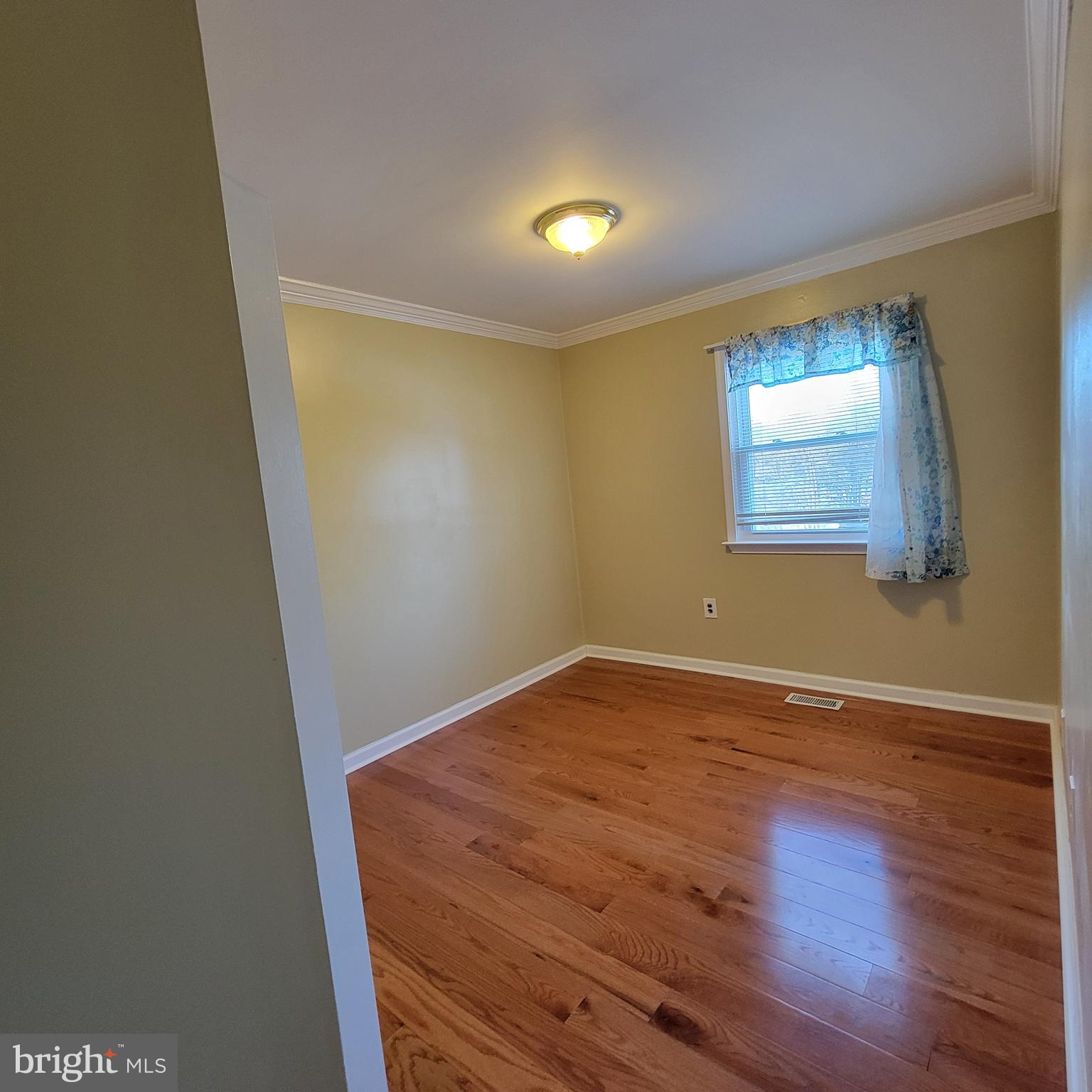 SOUTHGATE WOODS TOWNHOUSES - Residential