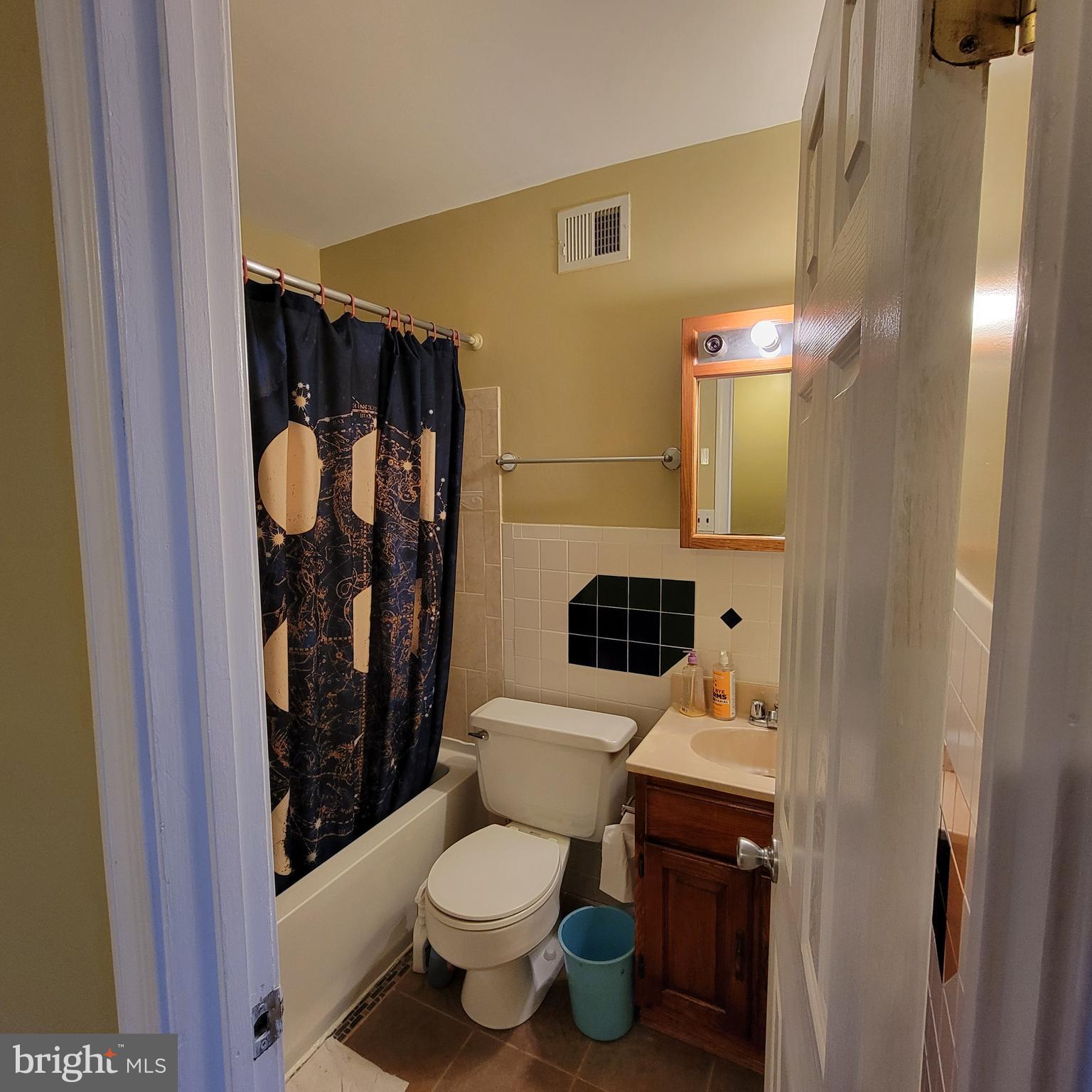 SOUTHGATE WOODS TOWNHOUSES - Residential