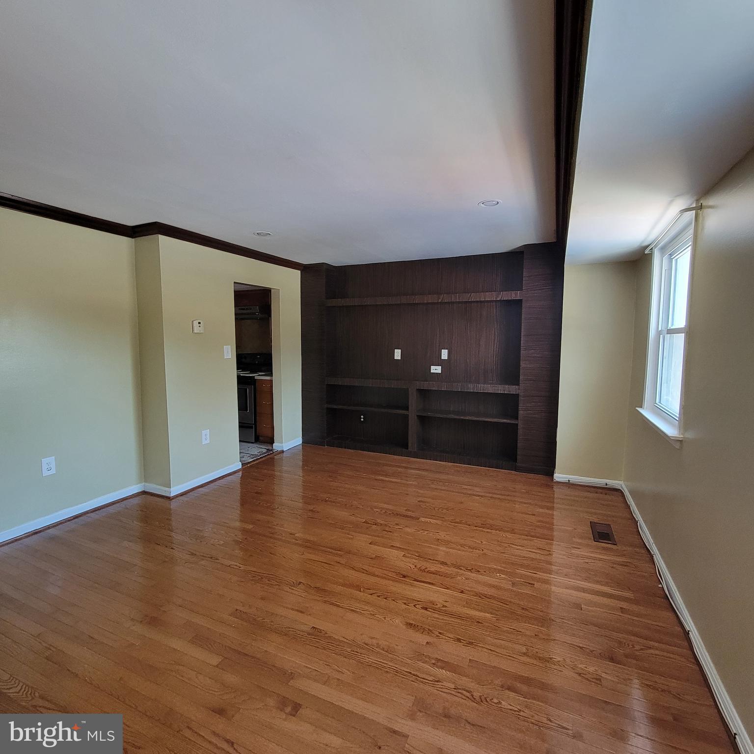 SOUTHGATE WOODS TOWNHOUSES - Residential