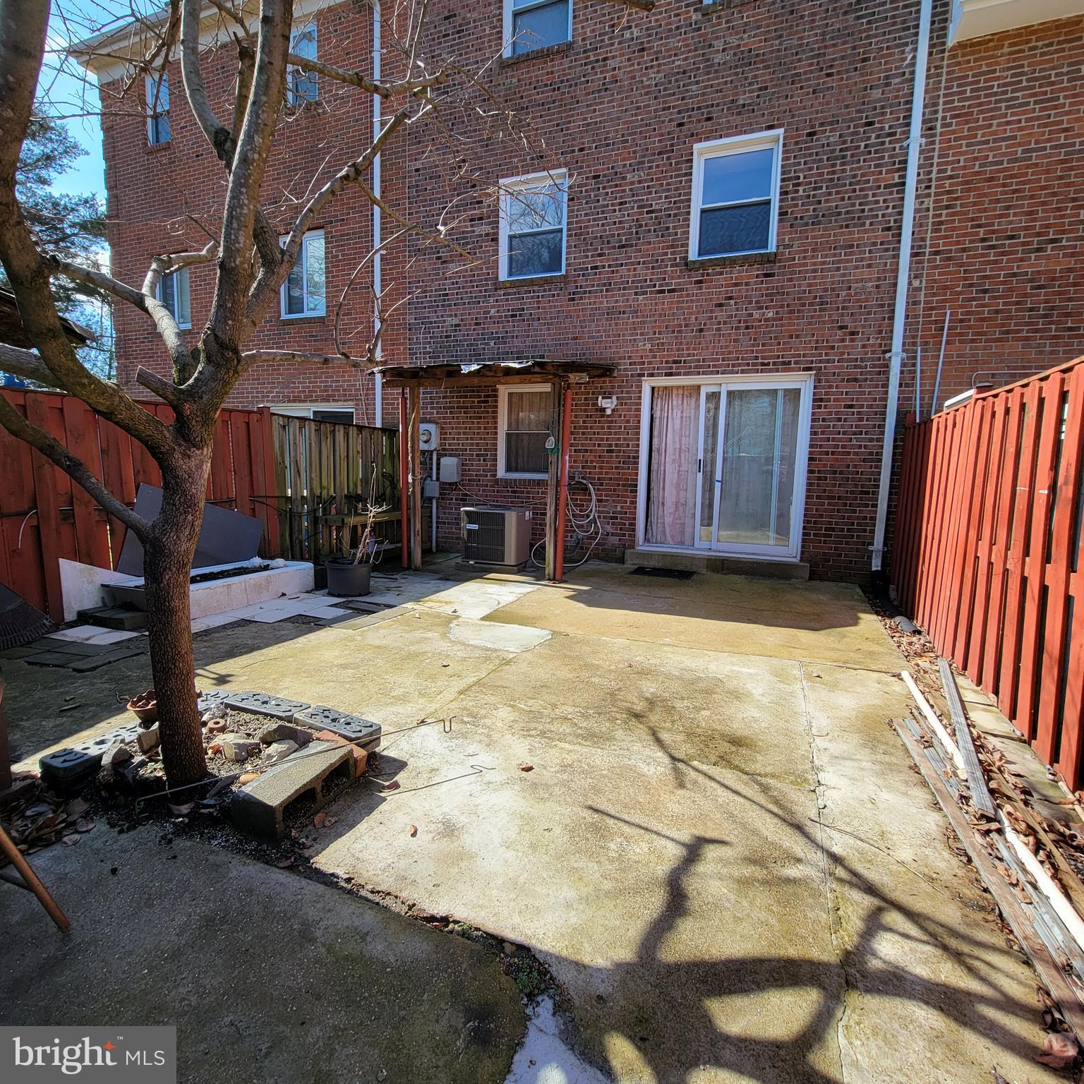 SOUTHGATE WOODS TOWNHOUSES - Residential