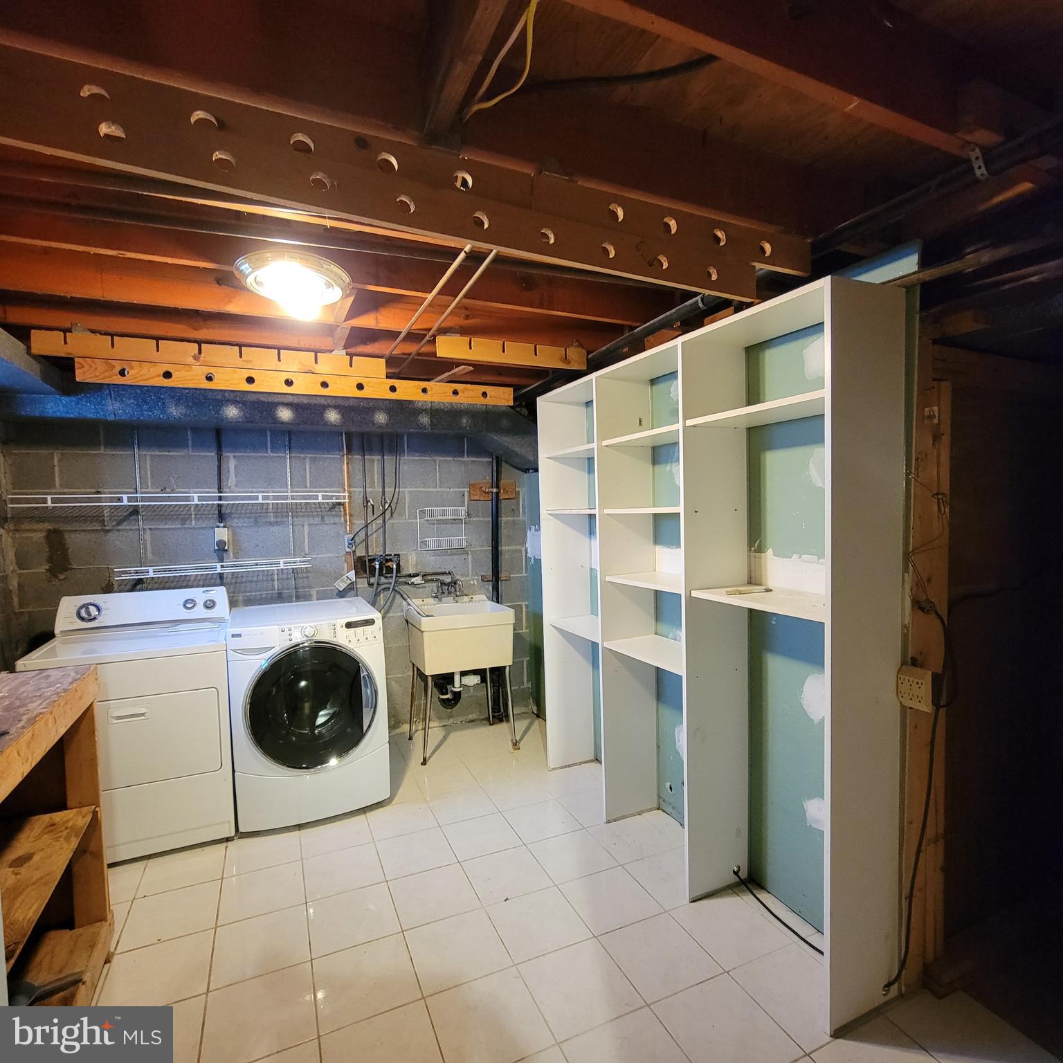 SOUTHGATE WOODS TOWNHOUSES - Residential