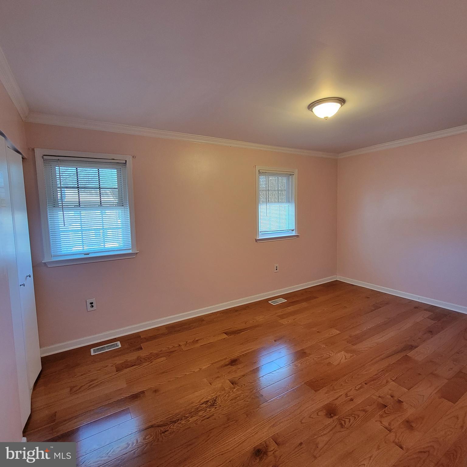 SOUTHGATE WOODS TOWNHOUSES - Residential