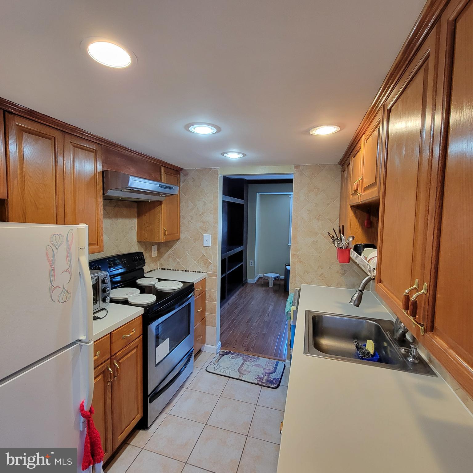 SOUTHGATE WOODS TOWNHOUSES - Residential