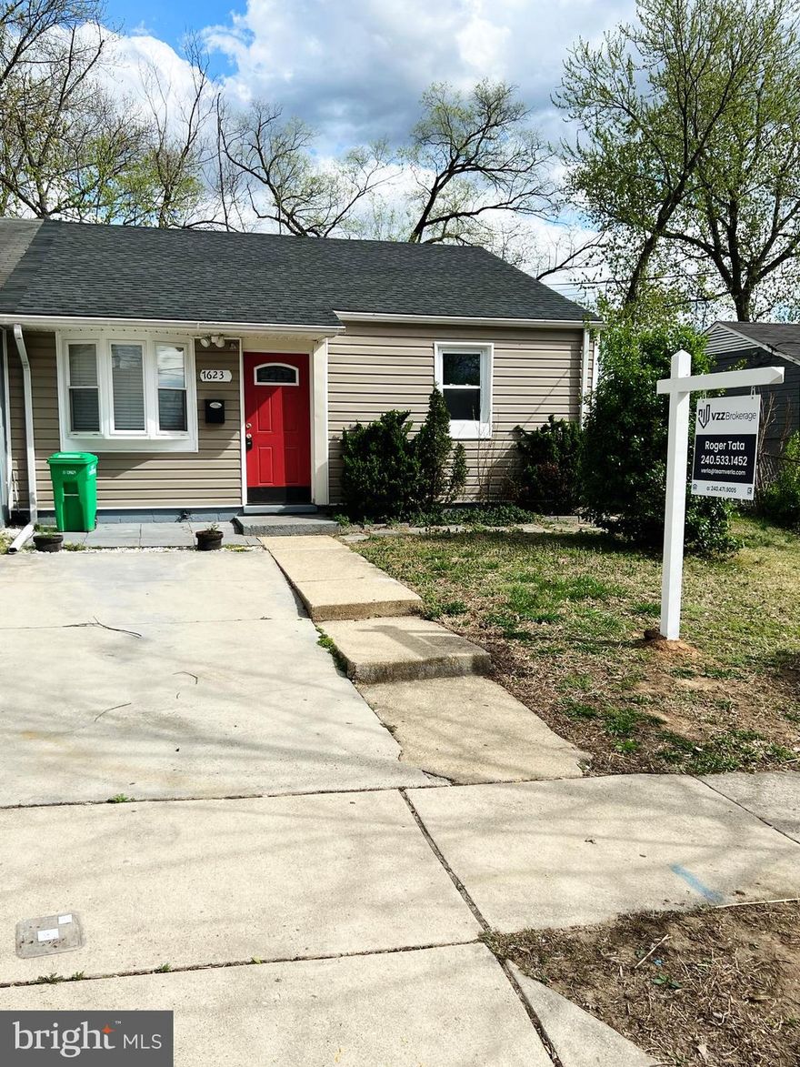 Check out 7623 Oxman Rd in Landover, MD—a cozy and upgraded 3-bedroom, 1-bath home that’s perfect for a family looking to settle down or for someone making a smart investment. The roof is less than 5 years old, and the boiler was just replaced last year, so you won’t have to worry about big repairs. Inside, you’ll find hardwood floors, a nice kitchen with updated appliances, and central air to keep you cool. There’s even a backyard to play or relax in! It’s close to schools, stores, and main roads. This home is move-in ready and waiting for you!