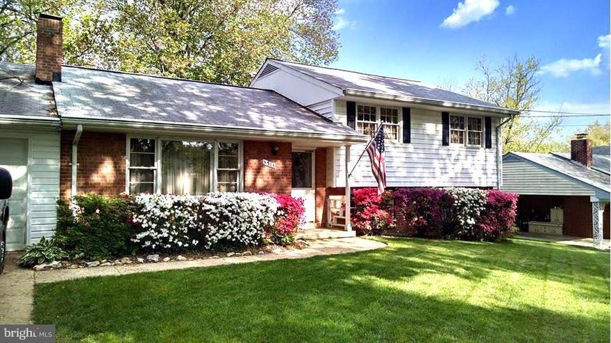 Welcome to this beautifully maintained & recently updated home featuring: gorgeous hardwoods, 2 new bathrooms with custom ceramic tile, completely renovated kitchen with top of the line appliances, cozy wood-burning fireplace with new ceramic surround, large tiered deck, all on a quarter acre lot. Close to dining, shopping, rec center, Lake Accotink & commuter routes.Now services Lake Braddock HS!