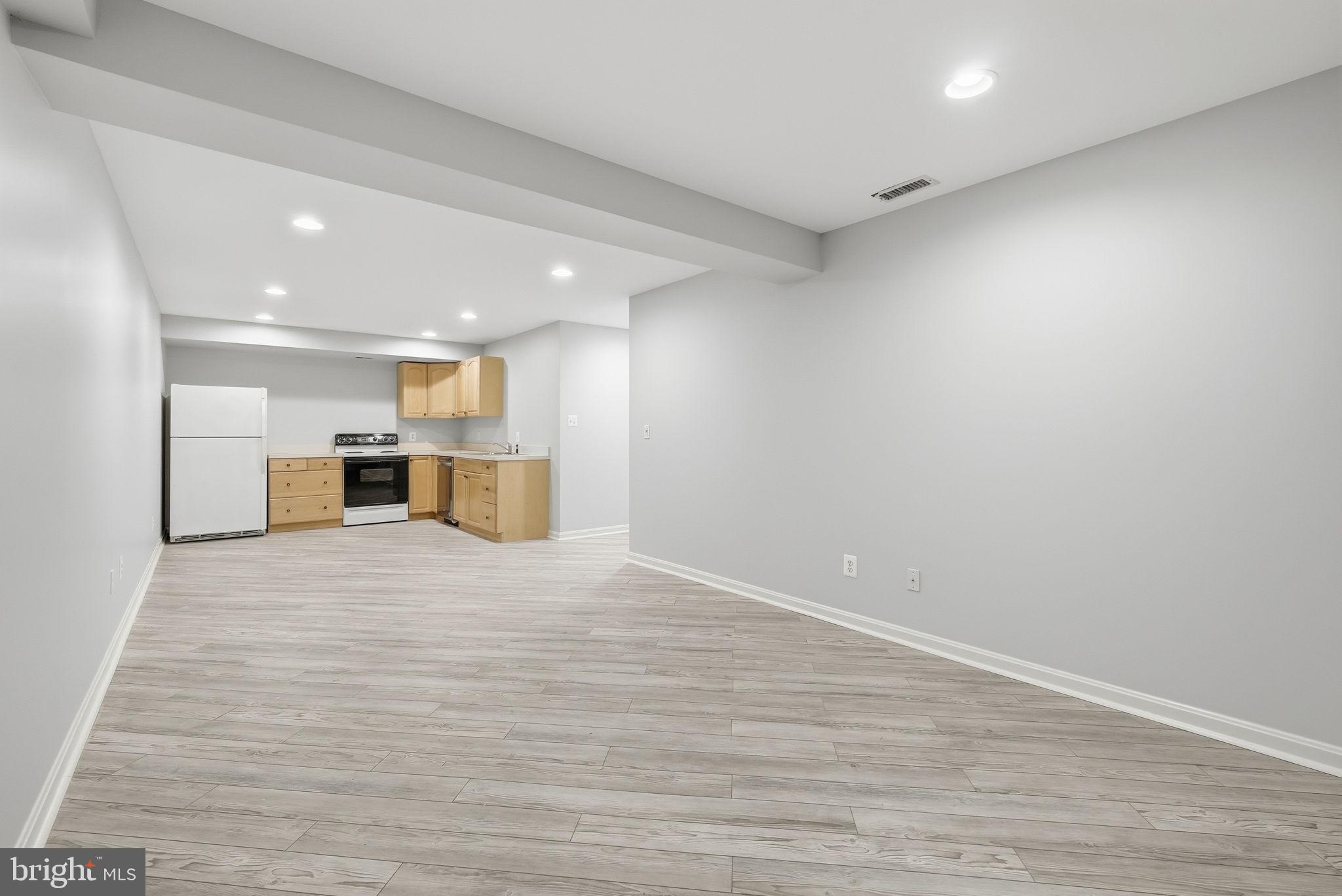 THE COURTS OF FOX MILL - Residential