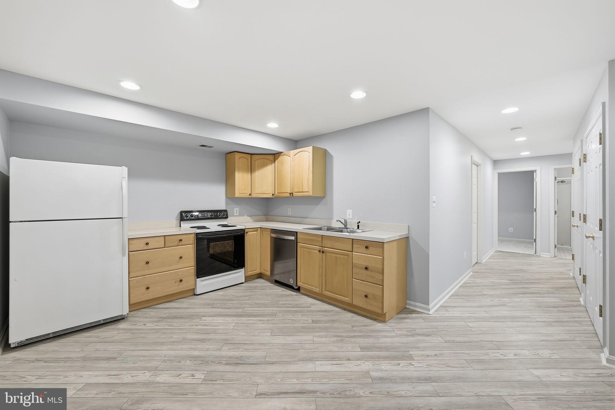 THE COURTS OF FOX MILL - Residential