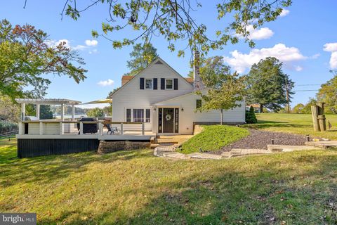 Homes For Sale - 1211 Dixona Drive<br/> EDGEWATER, MD 21037