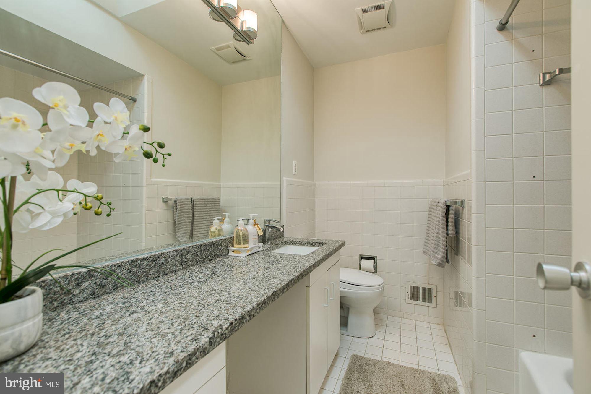 LAKE BARCROFT - Residential