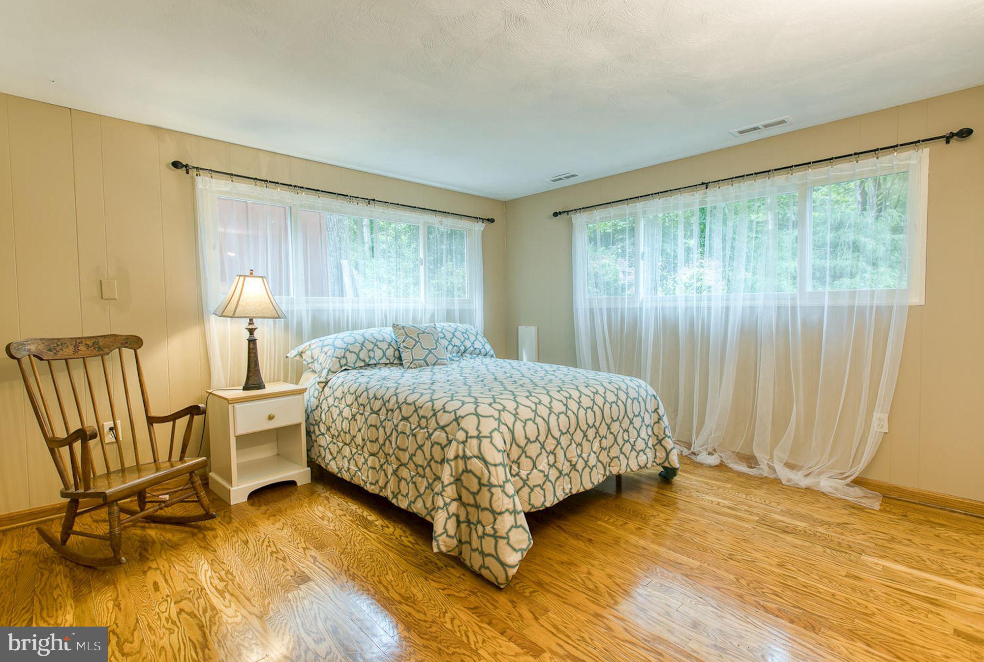 LAKE BARCROFT - Residential