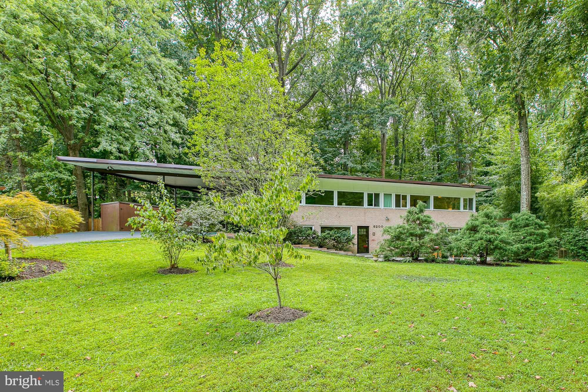 LAKE BARCROFT - Residential