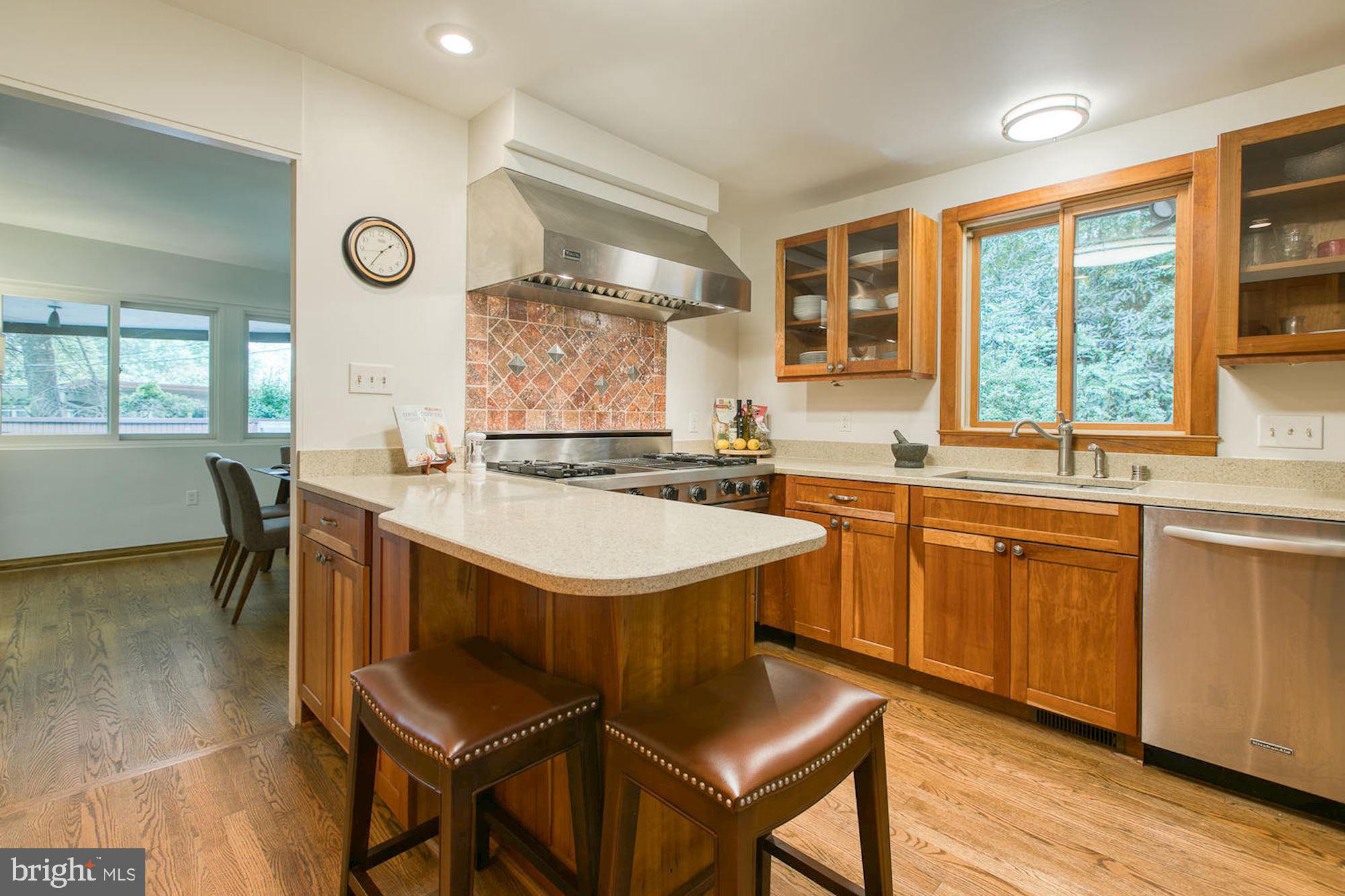 LAKE BARCROFT - Residential