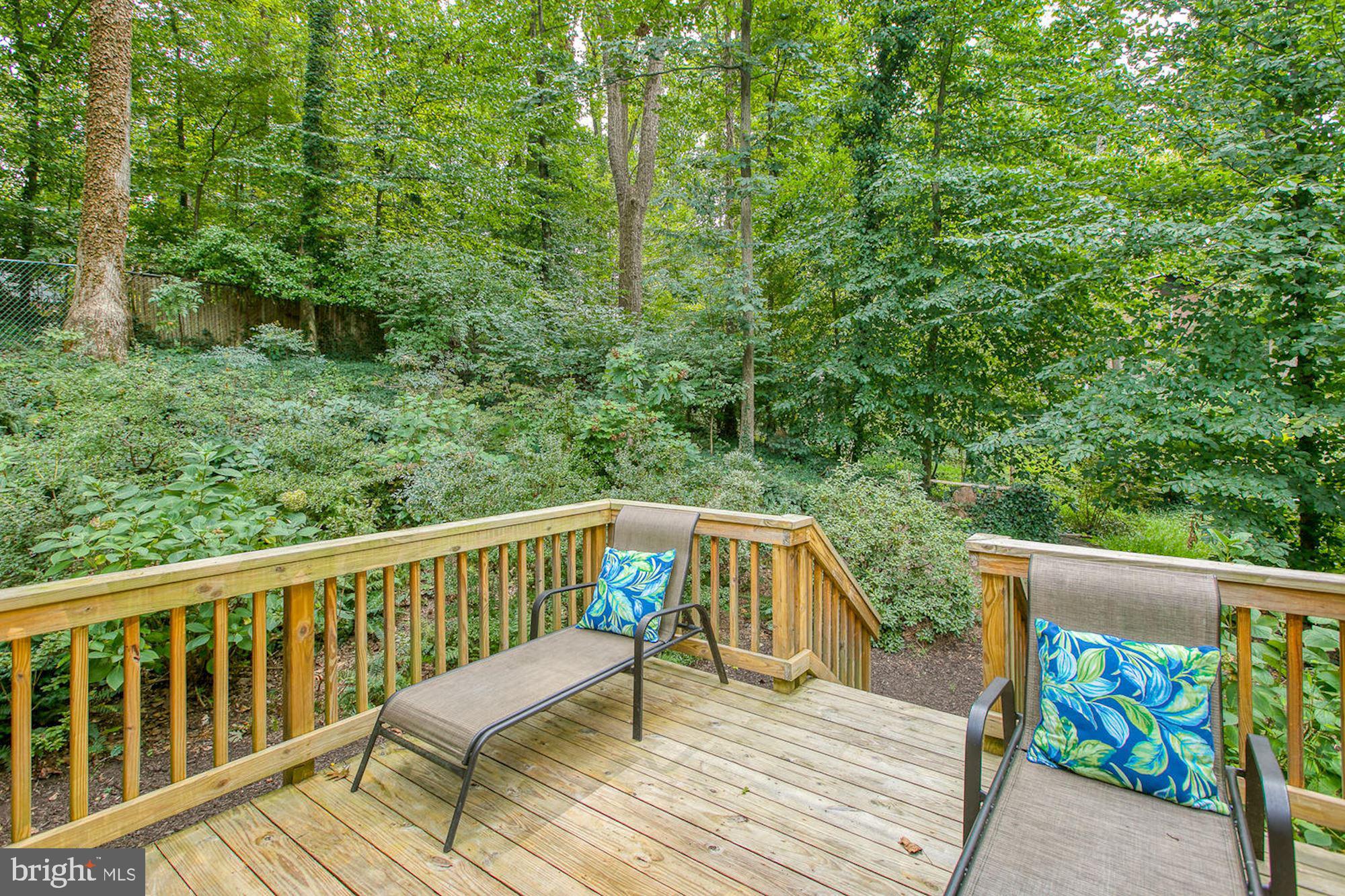 LAKE BARCROFT - Residential