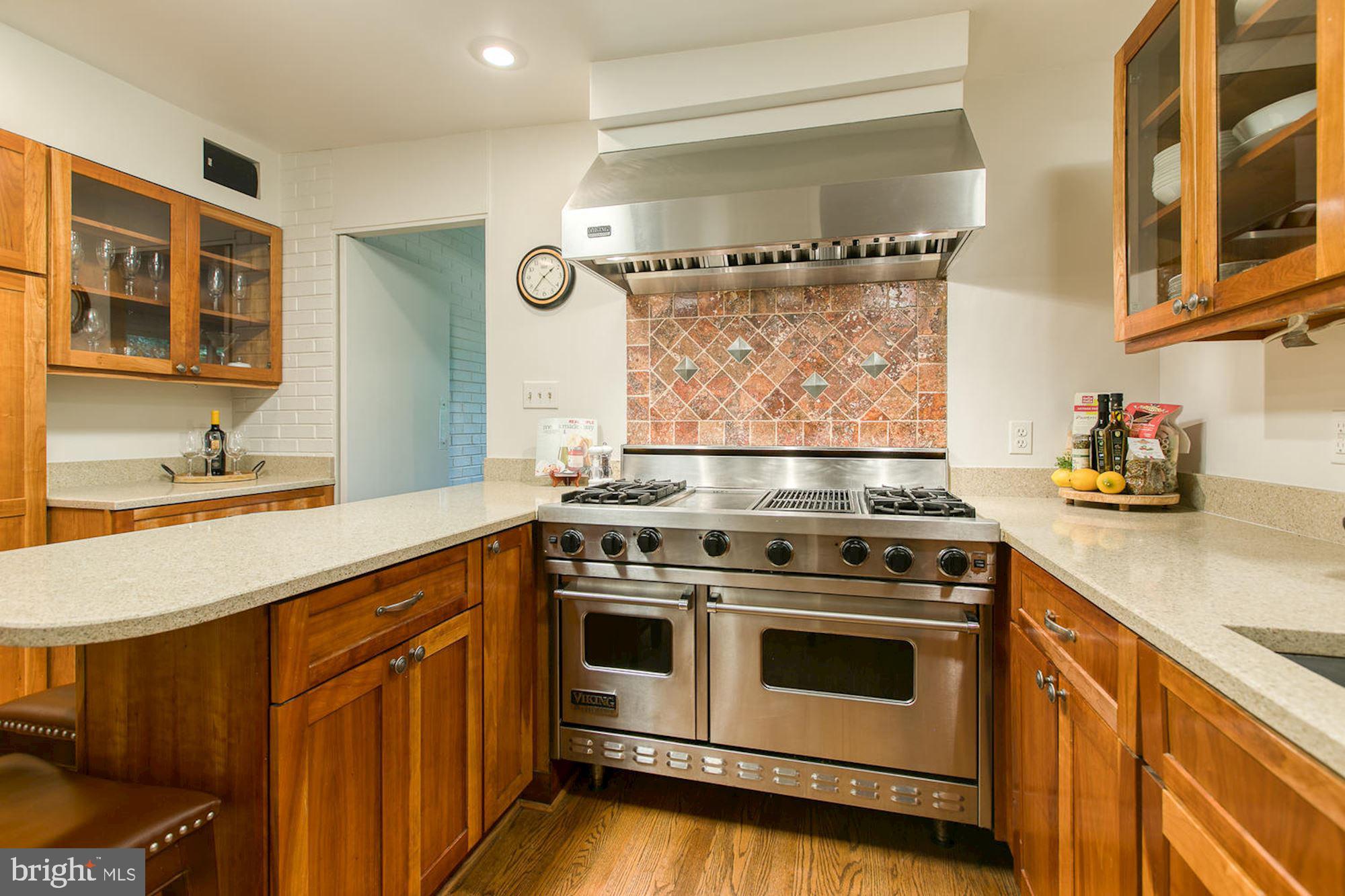 LAKE BARCROFT - Residential