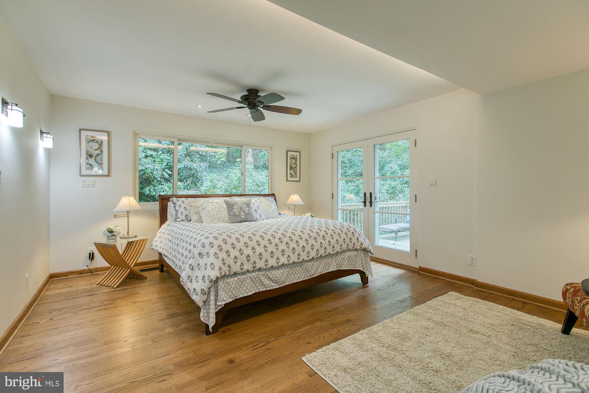 LAKE BARCROFT - Residential