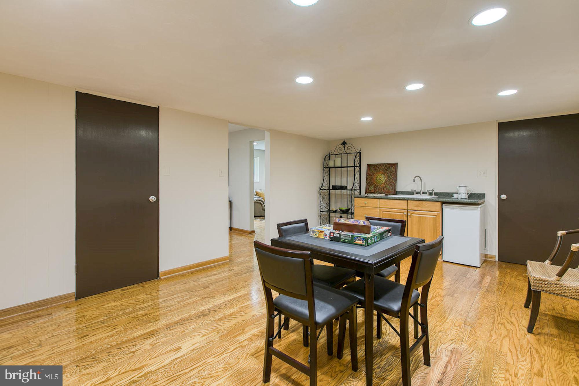 LAKE BARCROFT - Residential