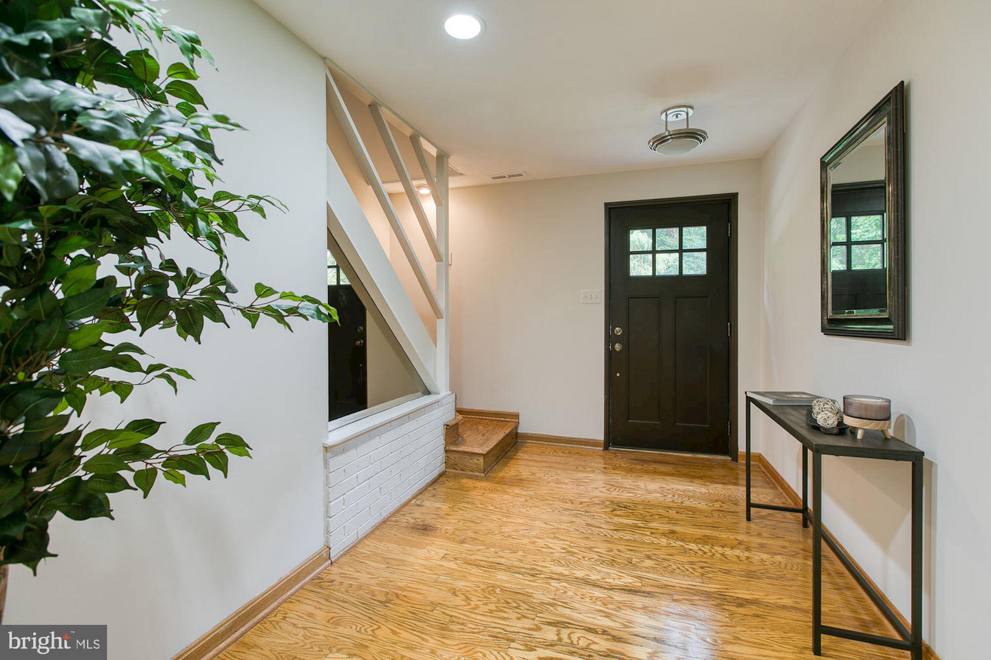 LAKE BARCROFT - Residential