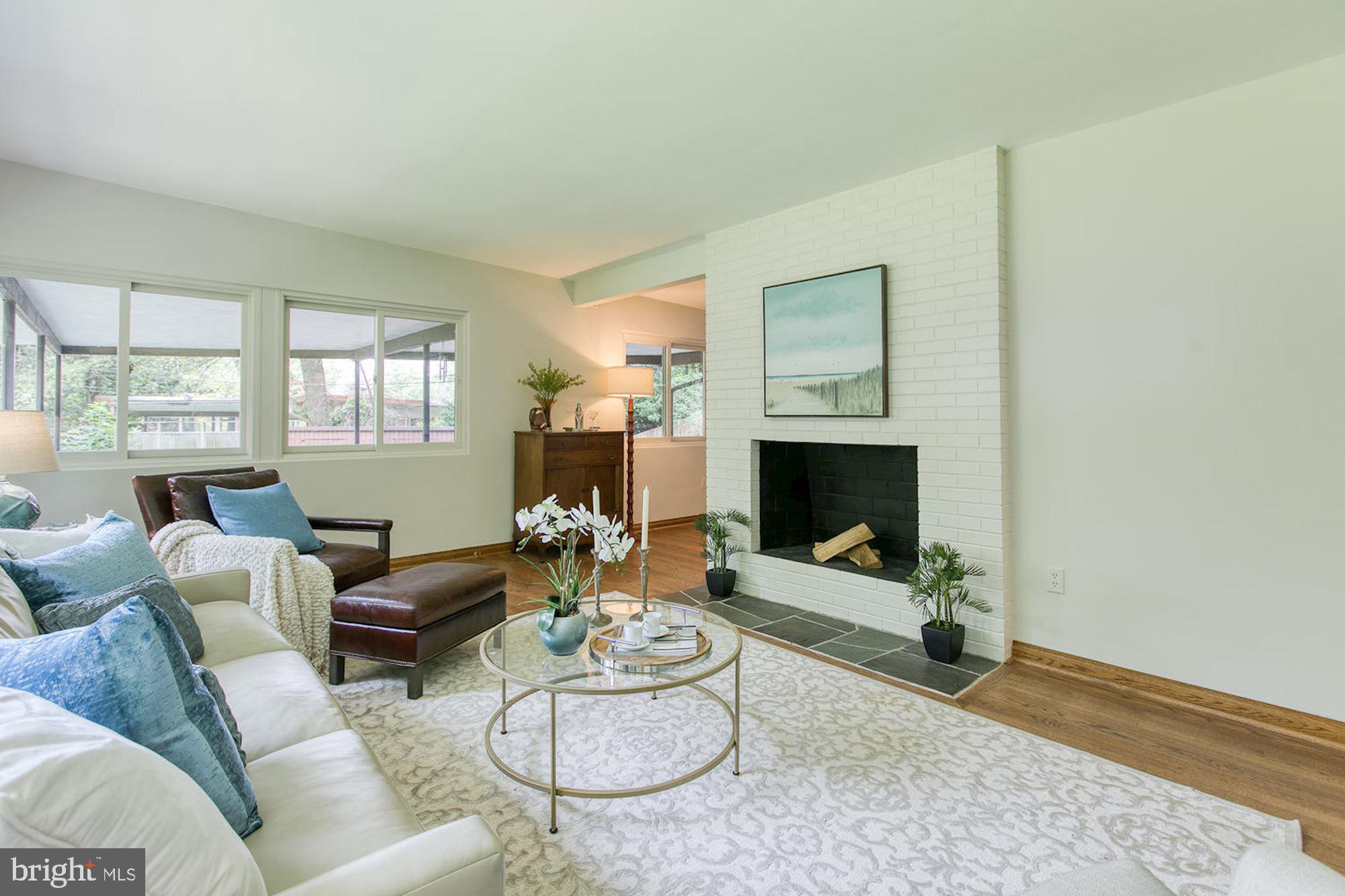 LAKE BARCROFT - Residential