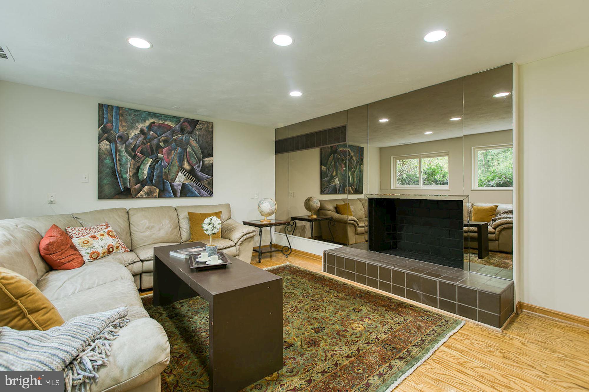 LAKE BARCROFT - Residential