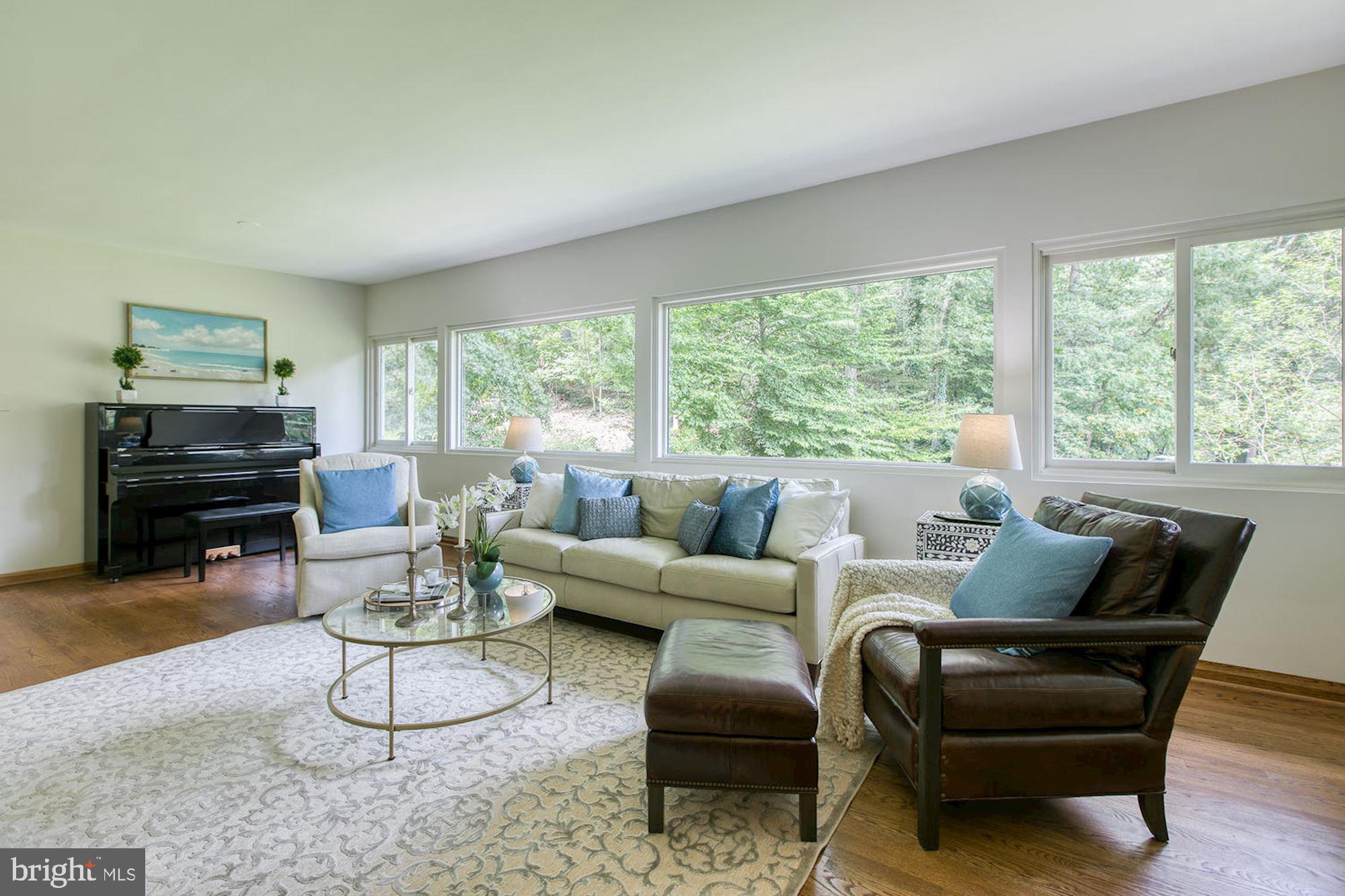 LAKE BARCROFT - Residential