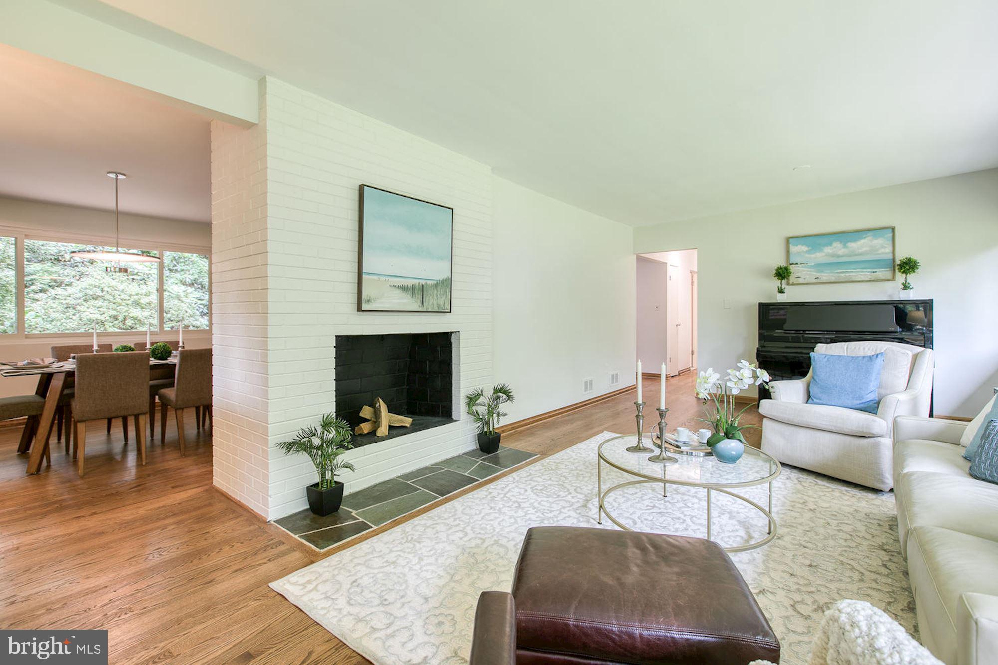 LAKE BARCROFT - Residential