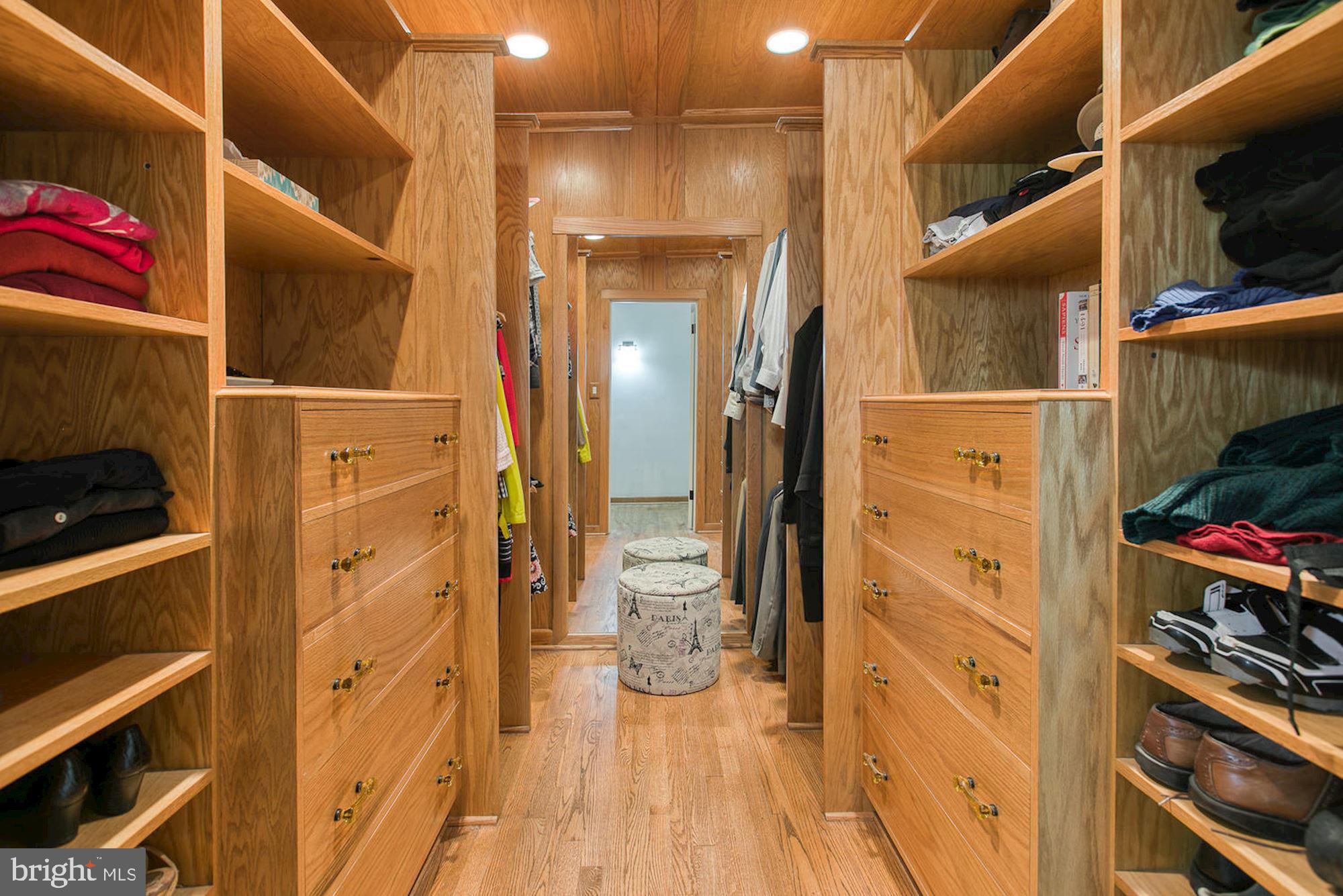 LAKE BARCROFT - Residential