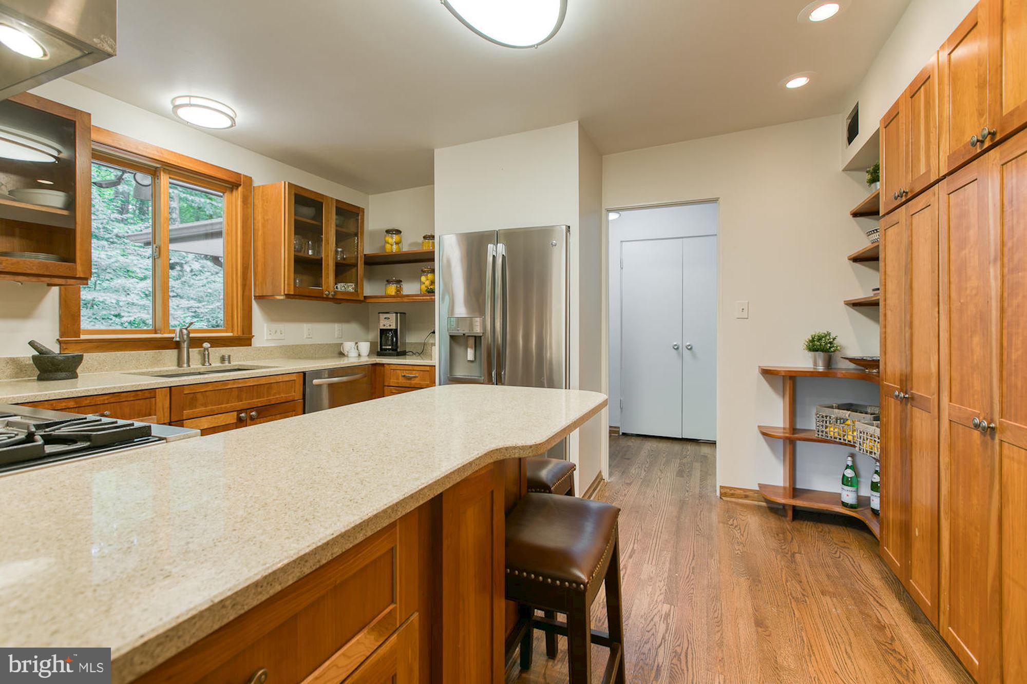 LAKE BARCROFT - Residential