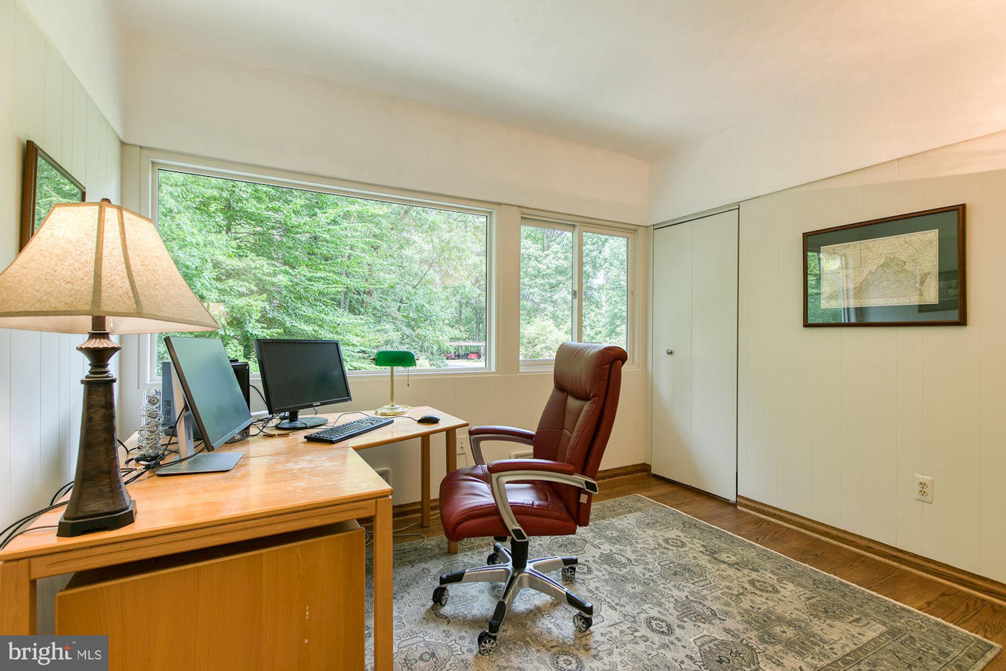 LAKE BARCROFT - Residential