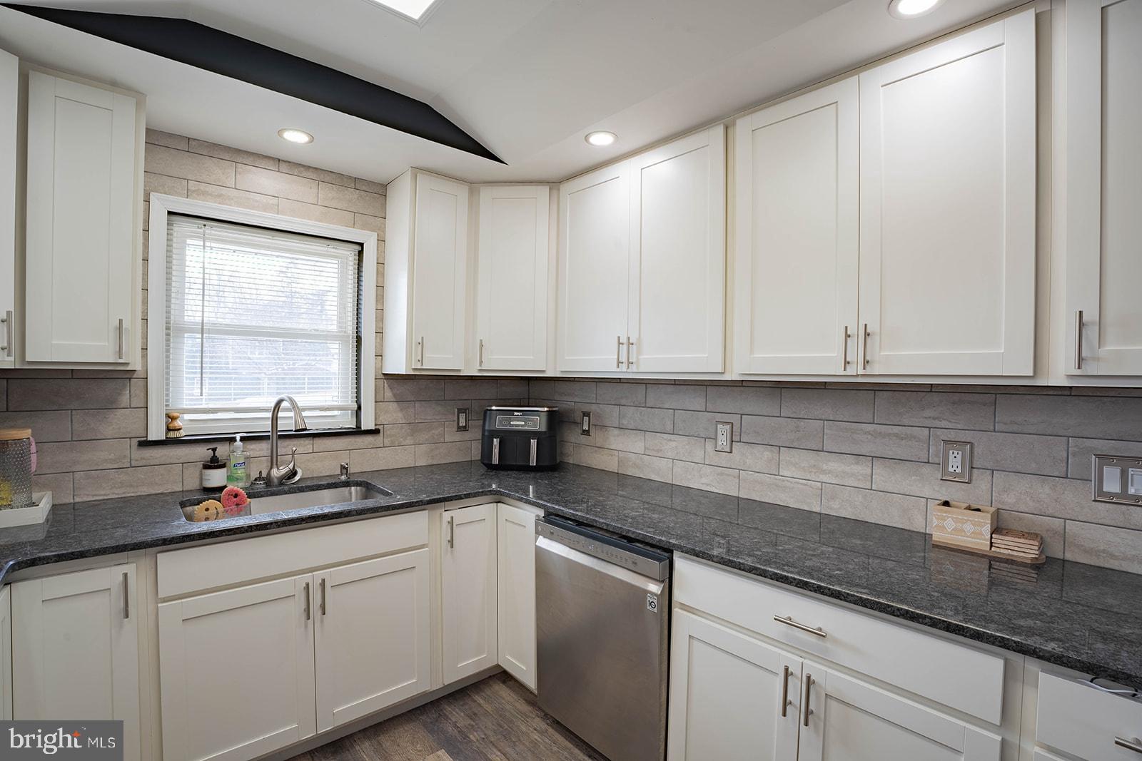 HOLLY HILL - Residential