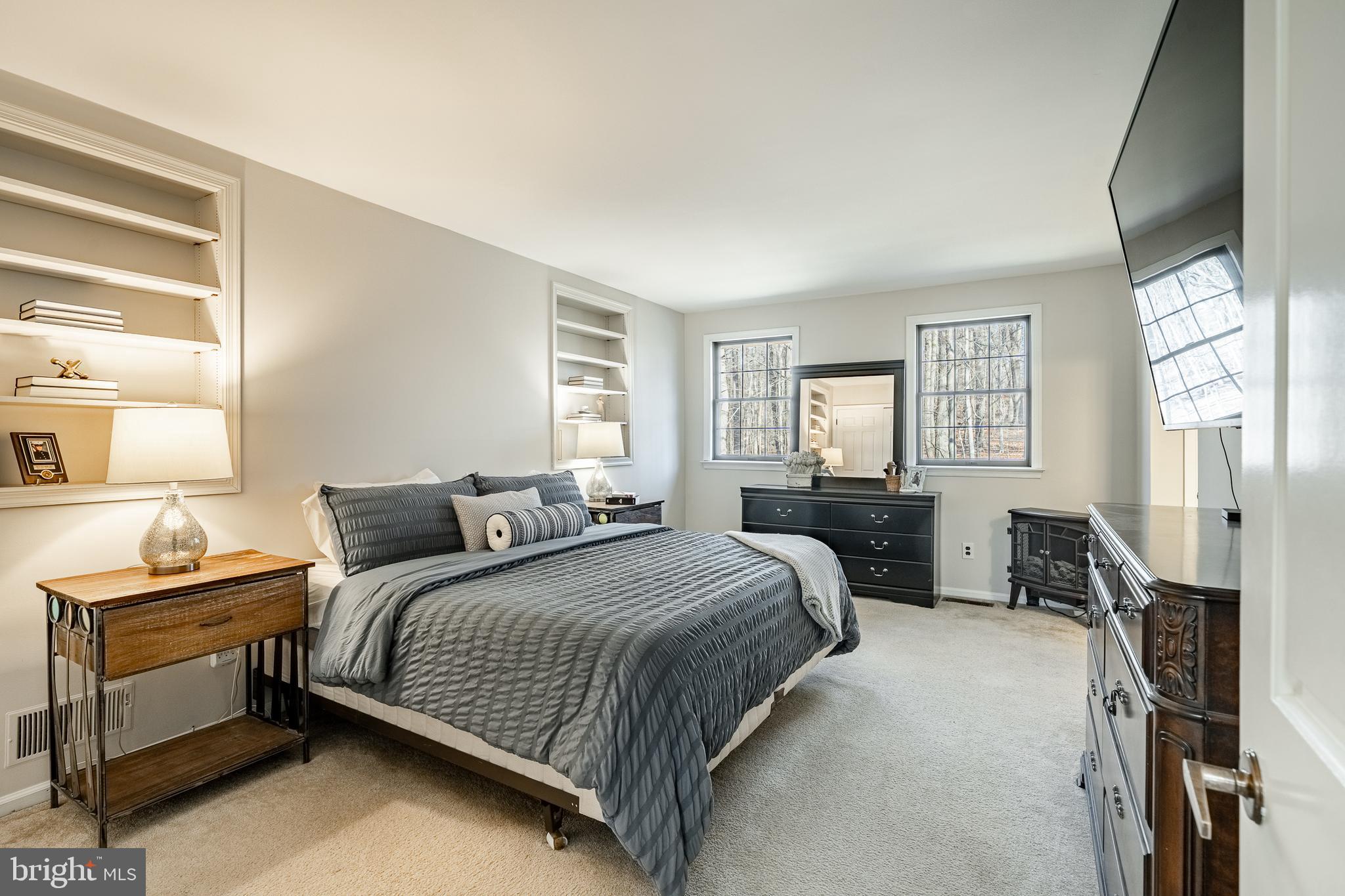 RUSTMONT - Residential