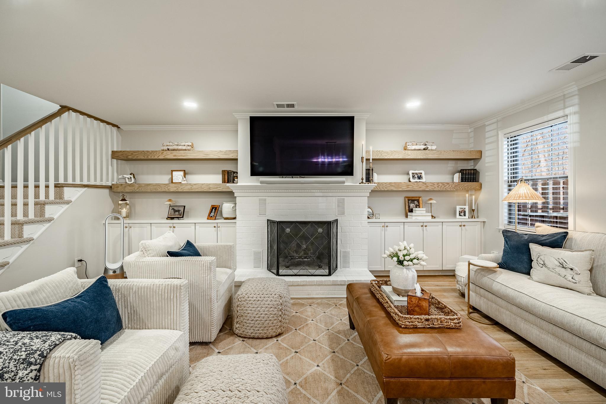 RUSTMONT - Residential