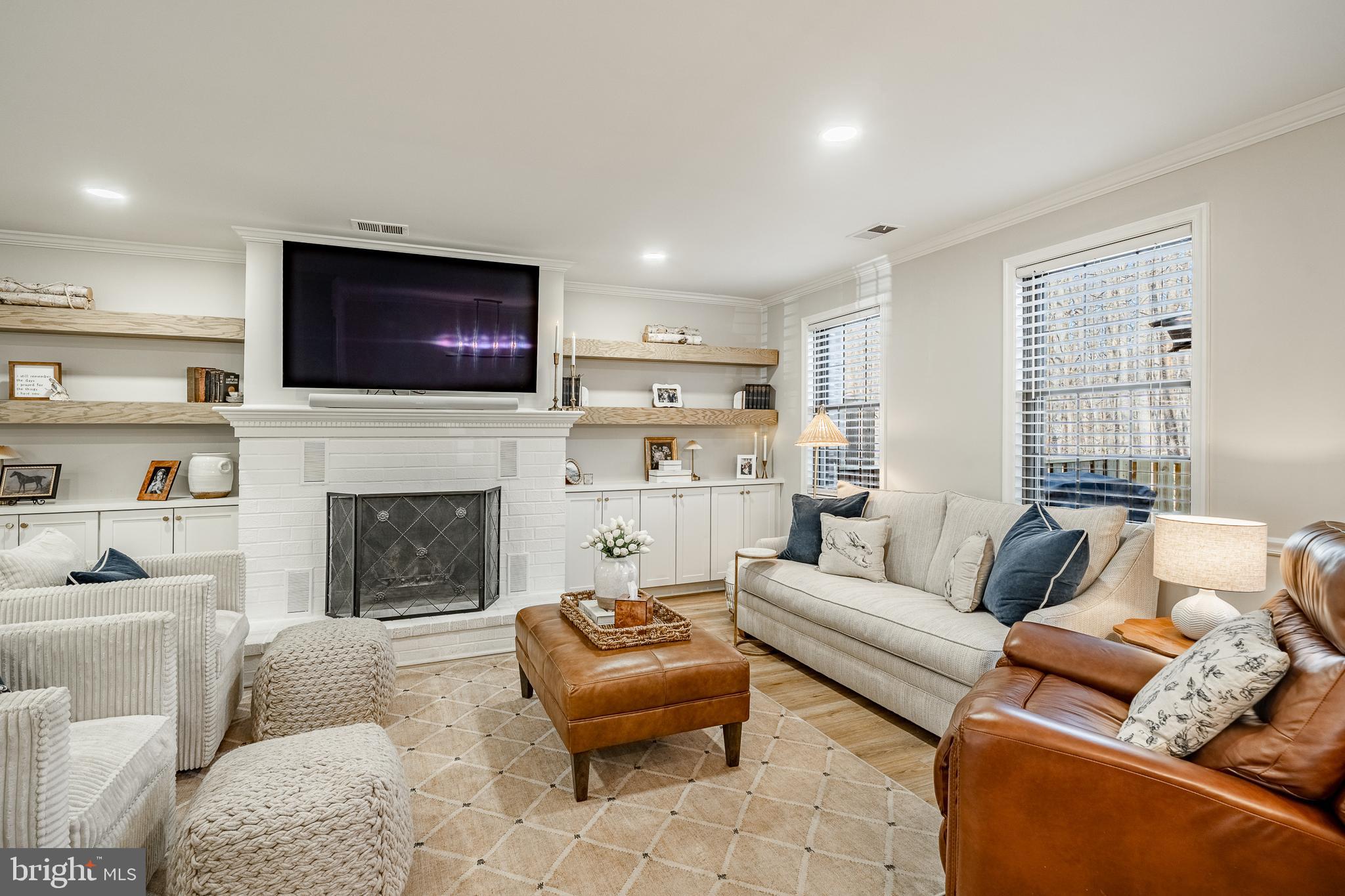 RUSTMONT - Residential