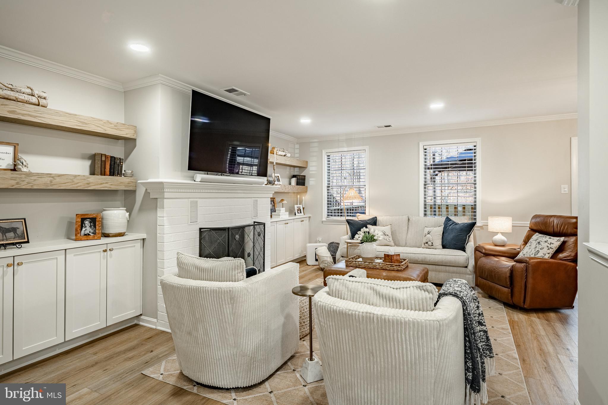 RUSTMONT - Residential