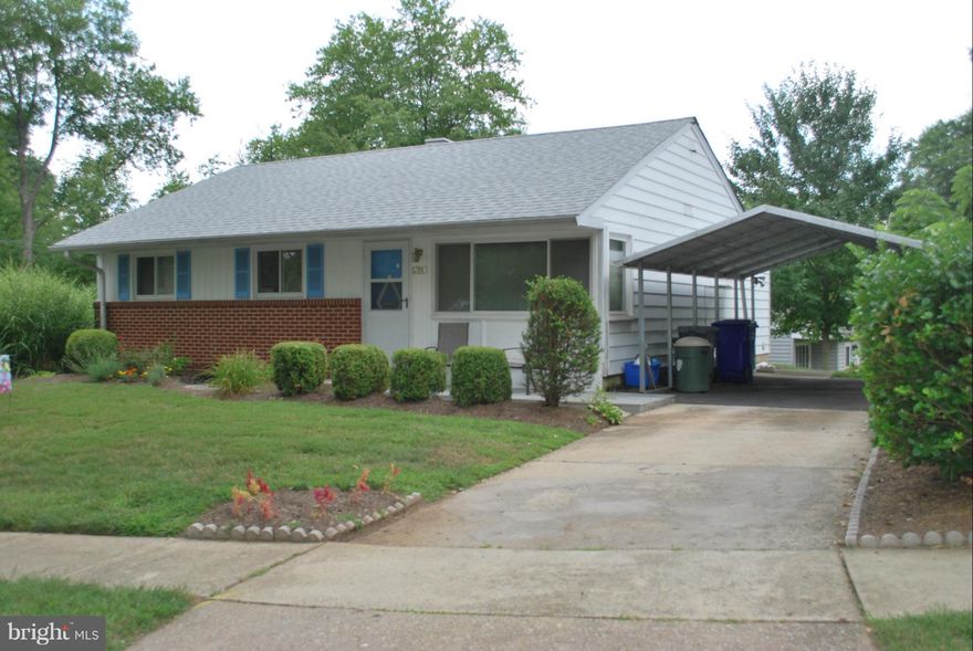 FANTASTIC BUY IN BROOKHAVEN!! Well-maintained, light, bright and airy 3 BR rancher with fresh paint, newer kitchen updates, hardwood floors, LR/DR combo, FR off Kitchen, utility room, corner cul-de-sac lot, carport, privacy fenced and nicely-landscaped courtyard! Close to shopping, restaurants, and grocery. Plus, a commuters dream! Better hurry, this one won't last long!