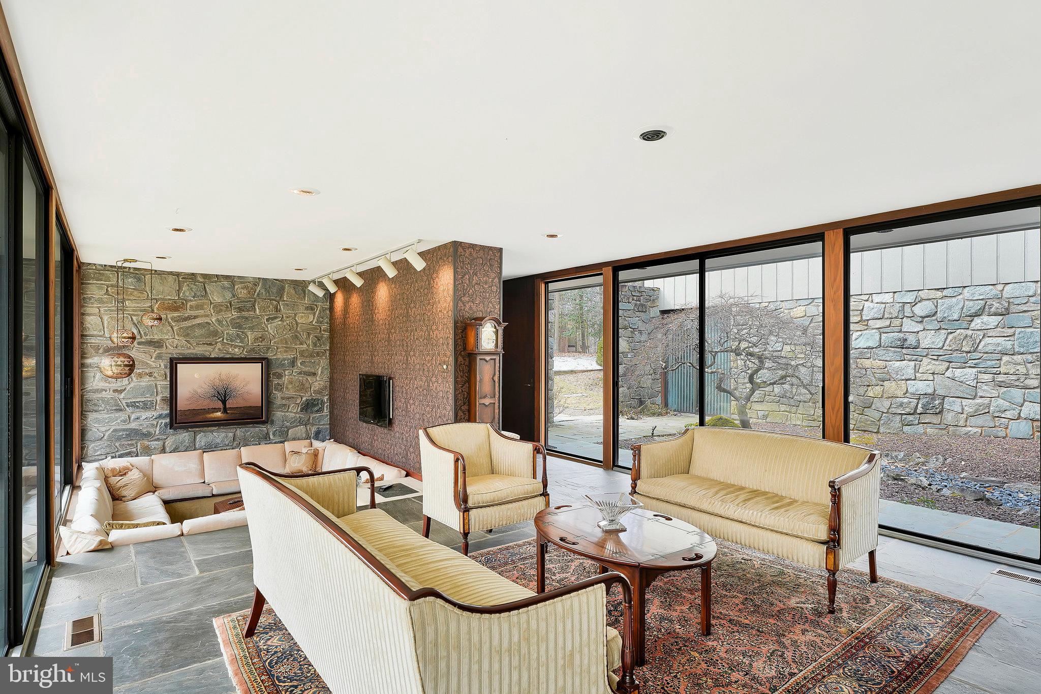 BOUNDBROOK - Residential