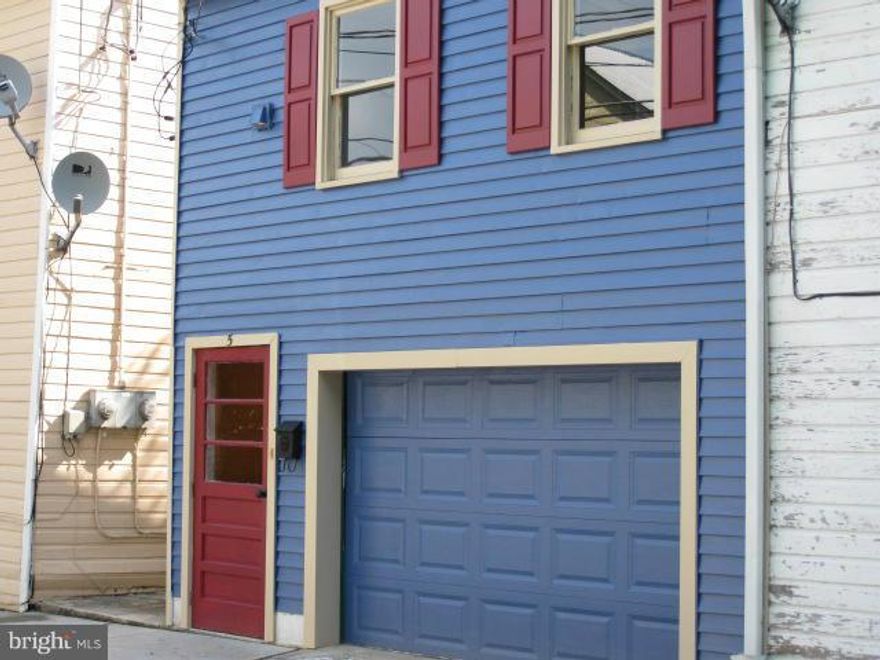 2 bedroom upstairs remodeled apartment.  Stove, refrigerator and stackable W/D and includes a private courtyard.