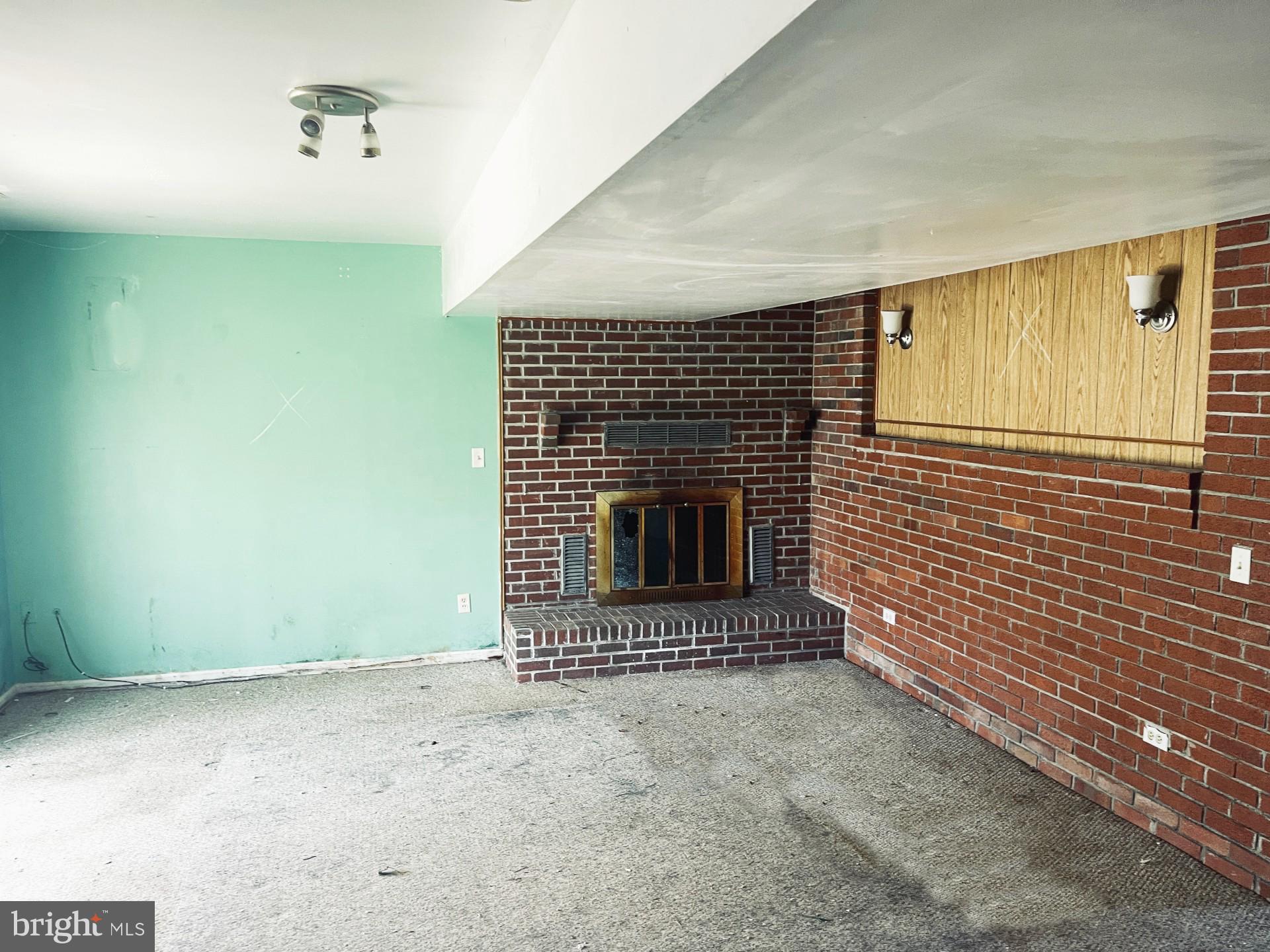 CATONSVILLE GARDENS - Residential