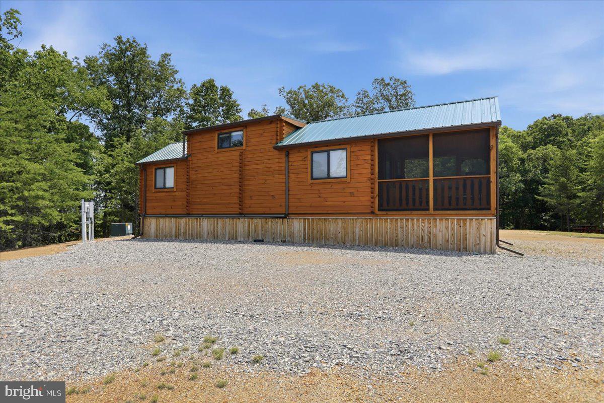 3300 FOXES HOLLOW ROAD
