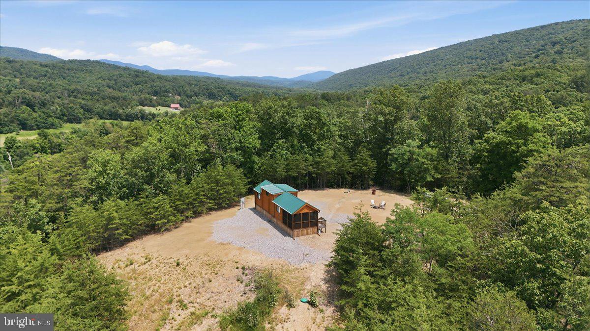 3300 FOXES HOLLOW ROAD
