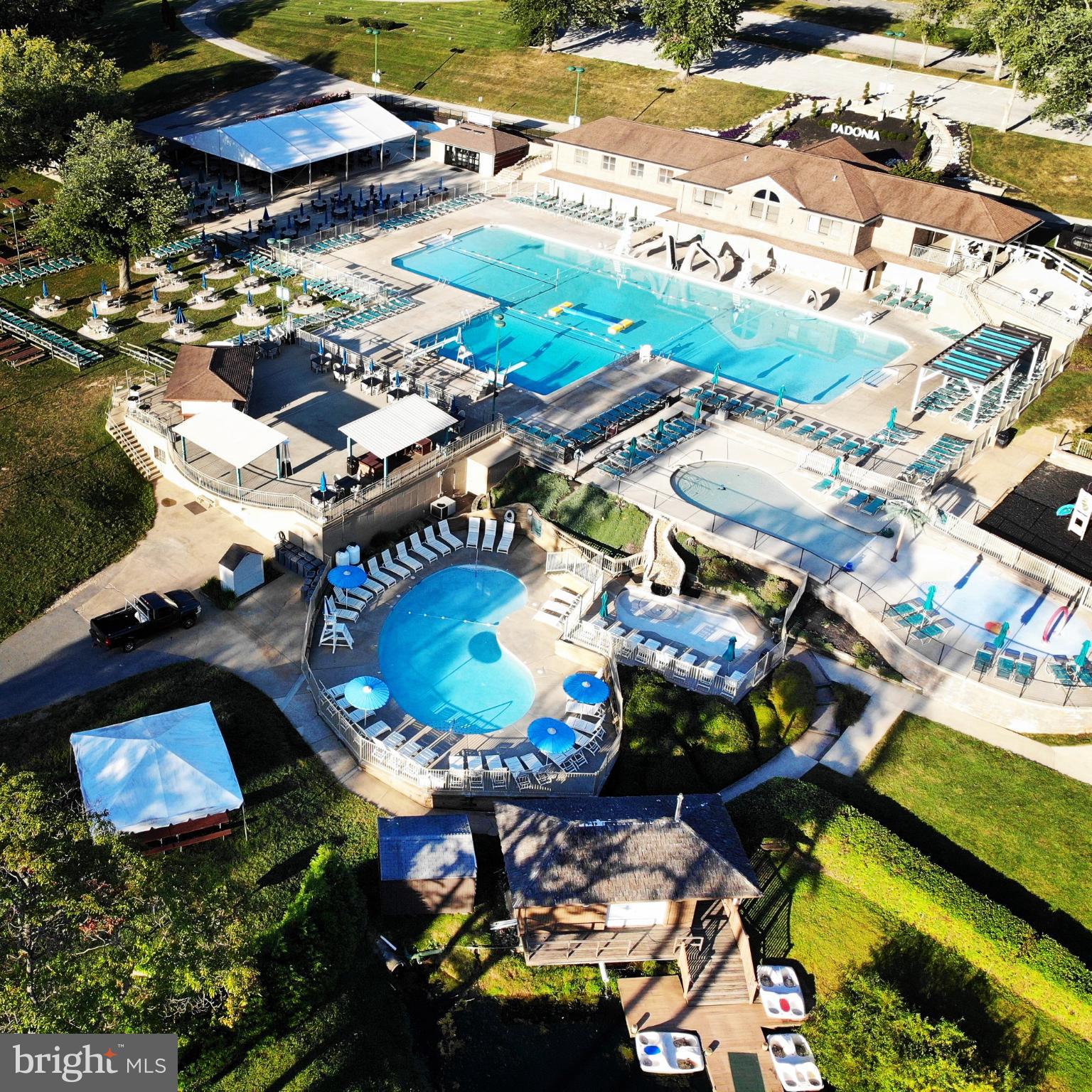 HOLLY HALL - Residential