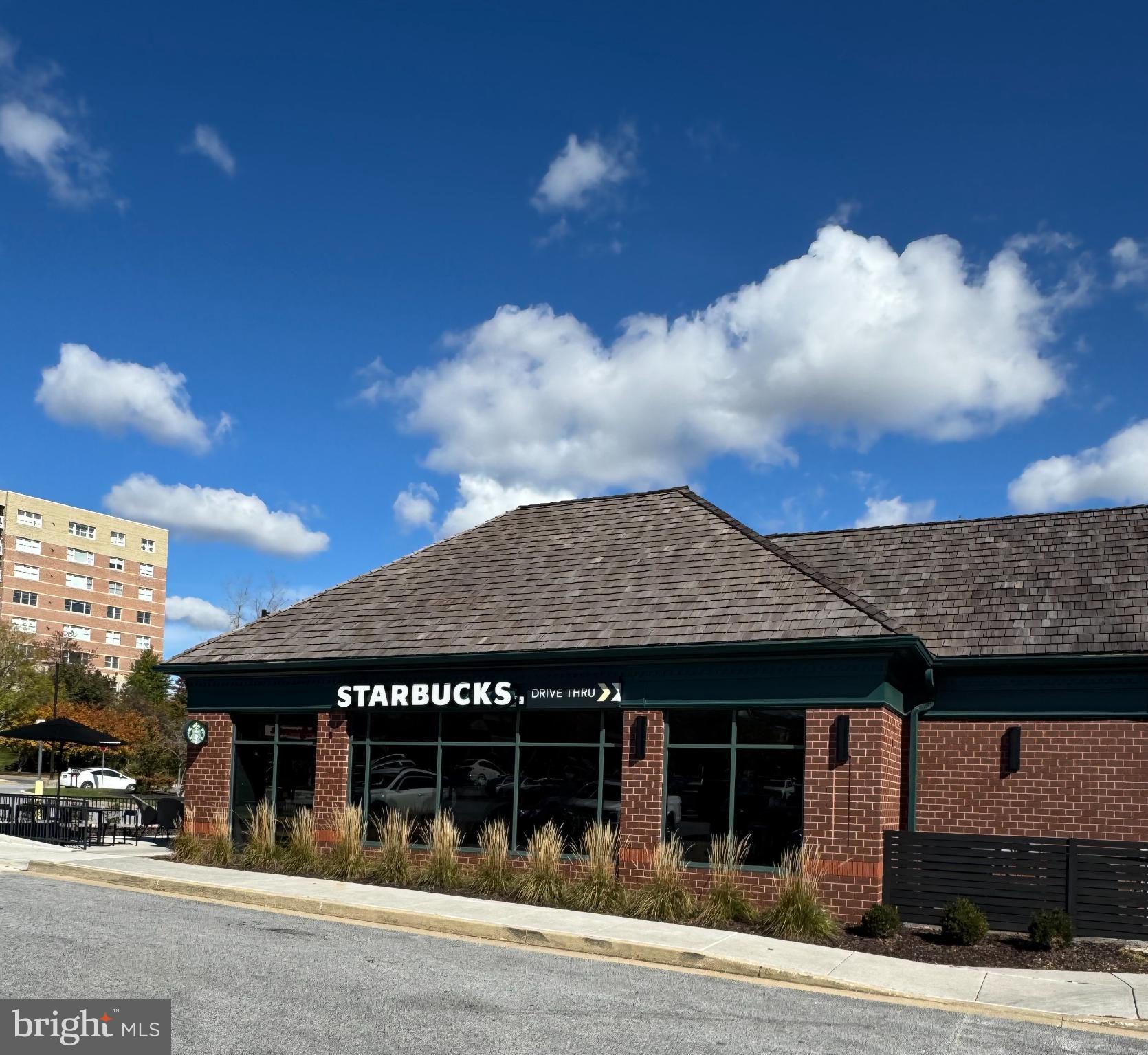 HOLLY HALL - Residential